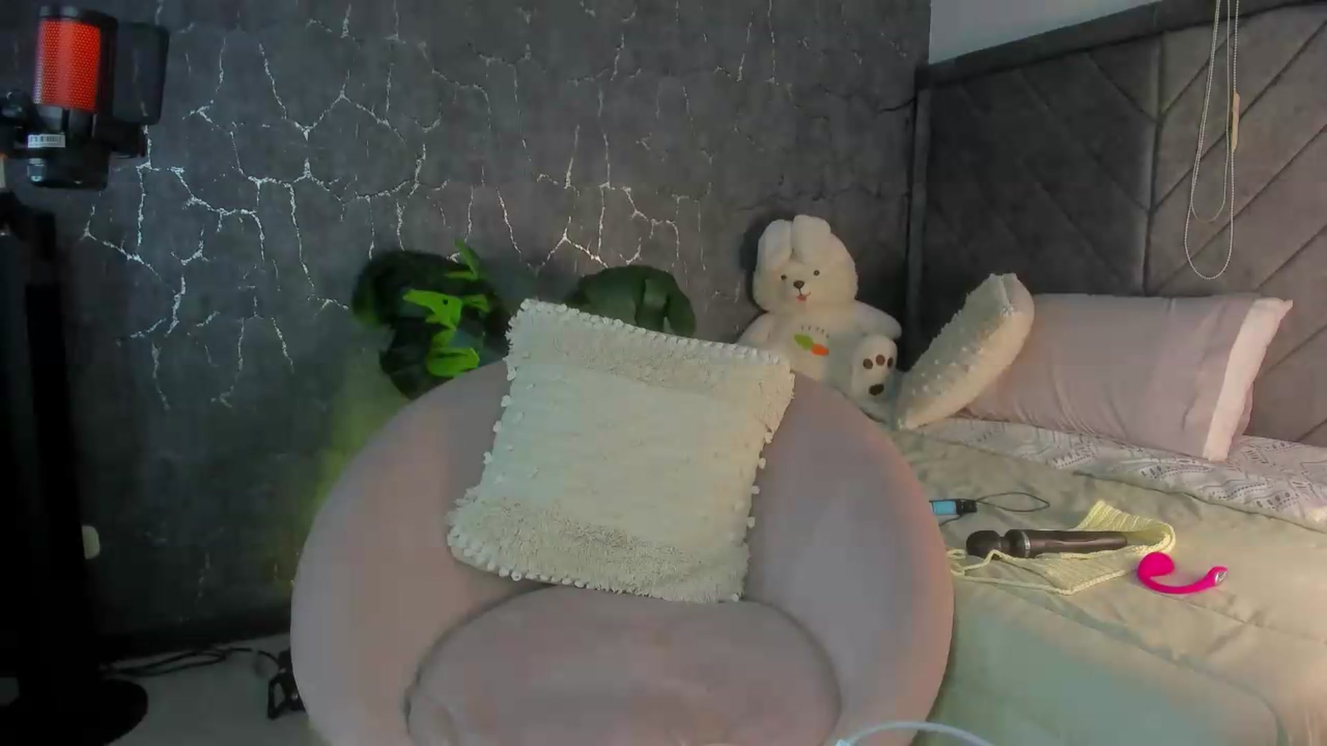 Gallery image thumbnail from Caro_Cano's myfreecams stream on, 05/08/2026, 15:44 image 5 of 20