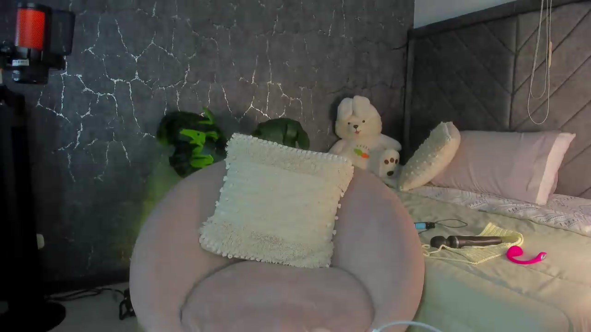 Gallery image thumbnail from Caro_Cano's myfreecams stream on, 05/08/2026, 15:44 image 6 of 20