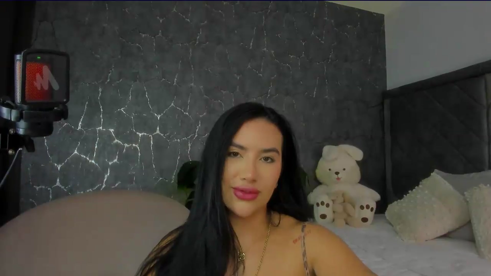 Gallery image thumbnail from Caro_Cano's myfreecams stream on, 05/19/2026, 17:24 image 8 of 20