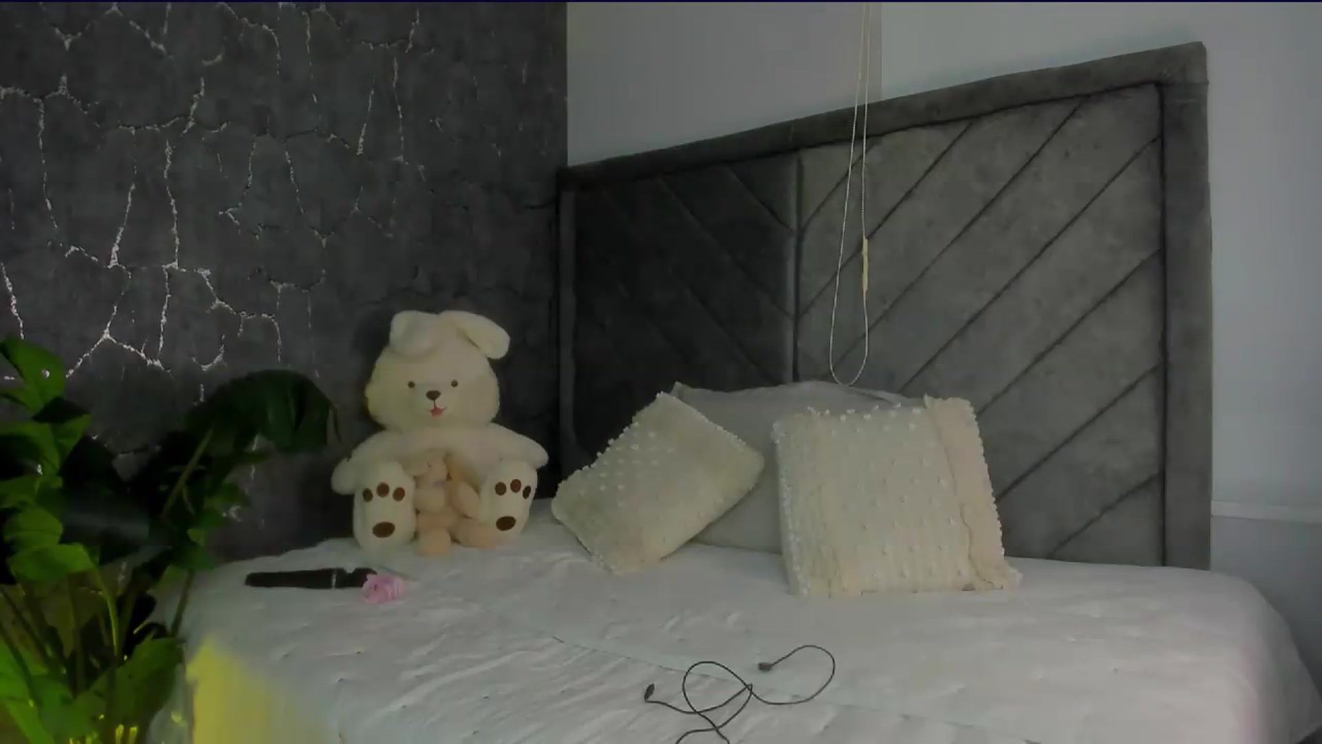 Gallery image thumbnail from Caro_Cano's myfreecams stream on, 05/19/2026, 18:45 image 3 of 20