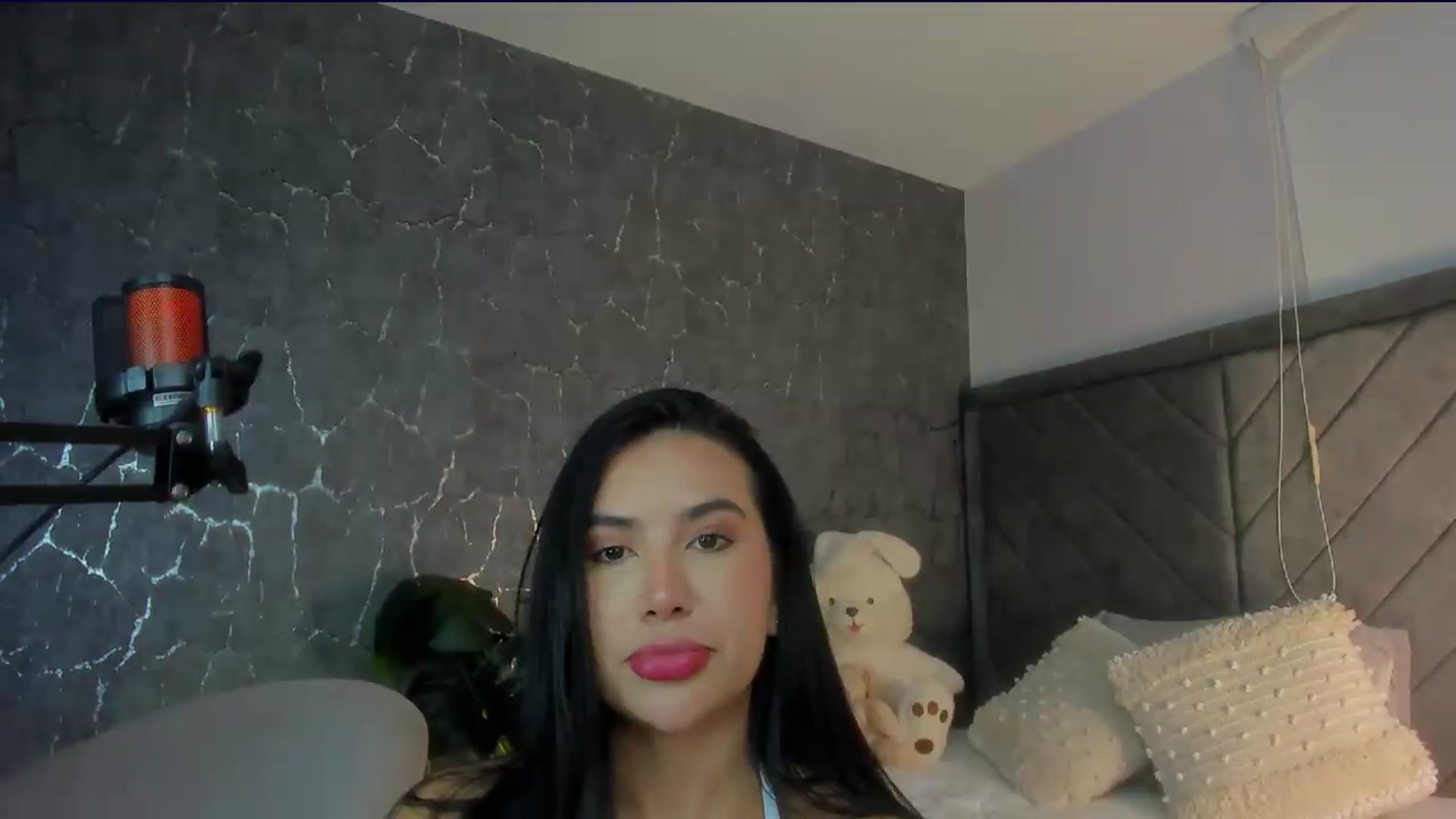 Gallery image thumbnail from Caro_Cano's myfreecams stream on, 05/26/2026, 16:37 image 16 of 20
