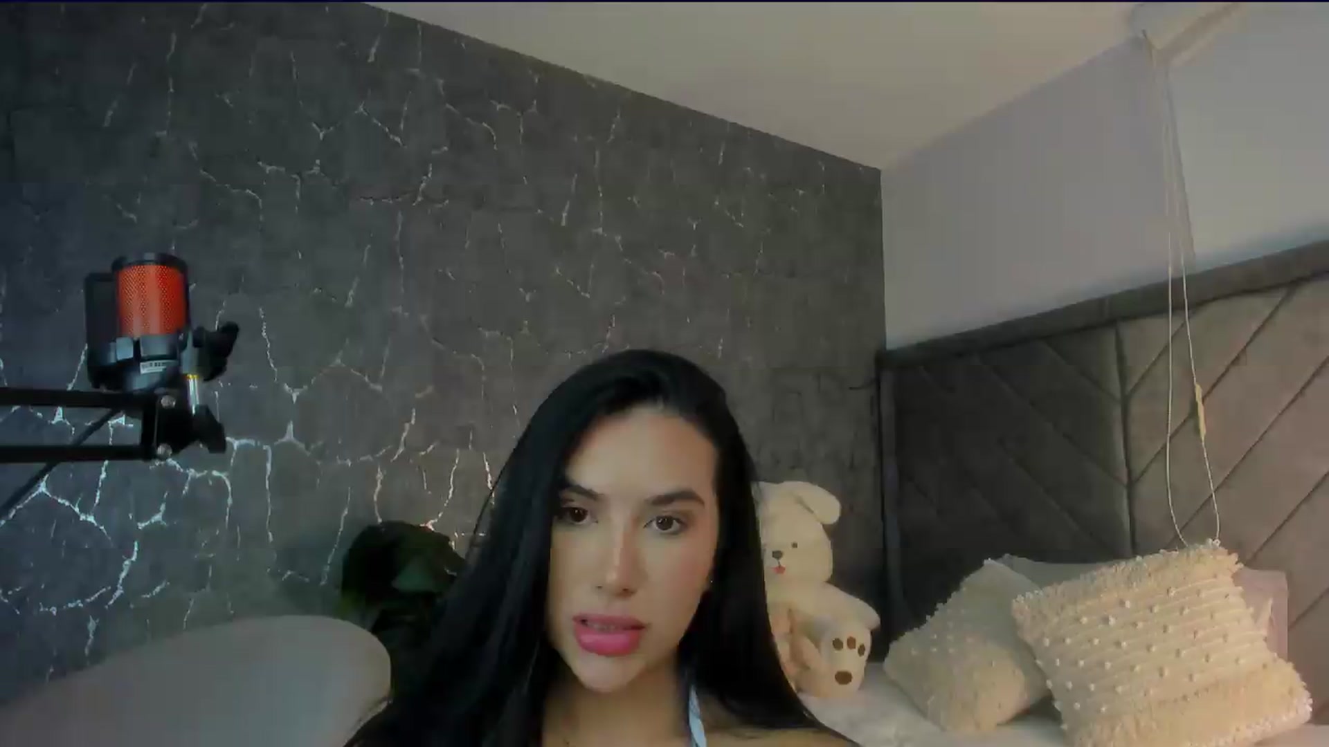 Gallery image thumbnail from Caro_Cano's myfreecams stream on, 05/26/2026, 16:37 image 15 of 20