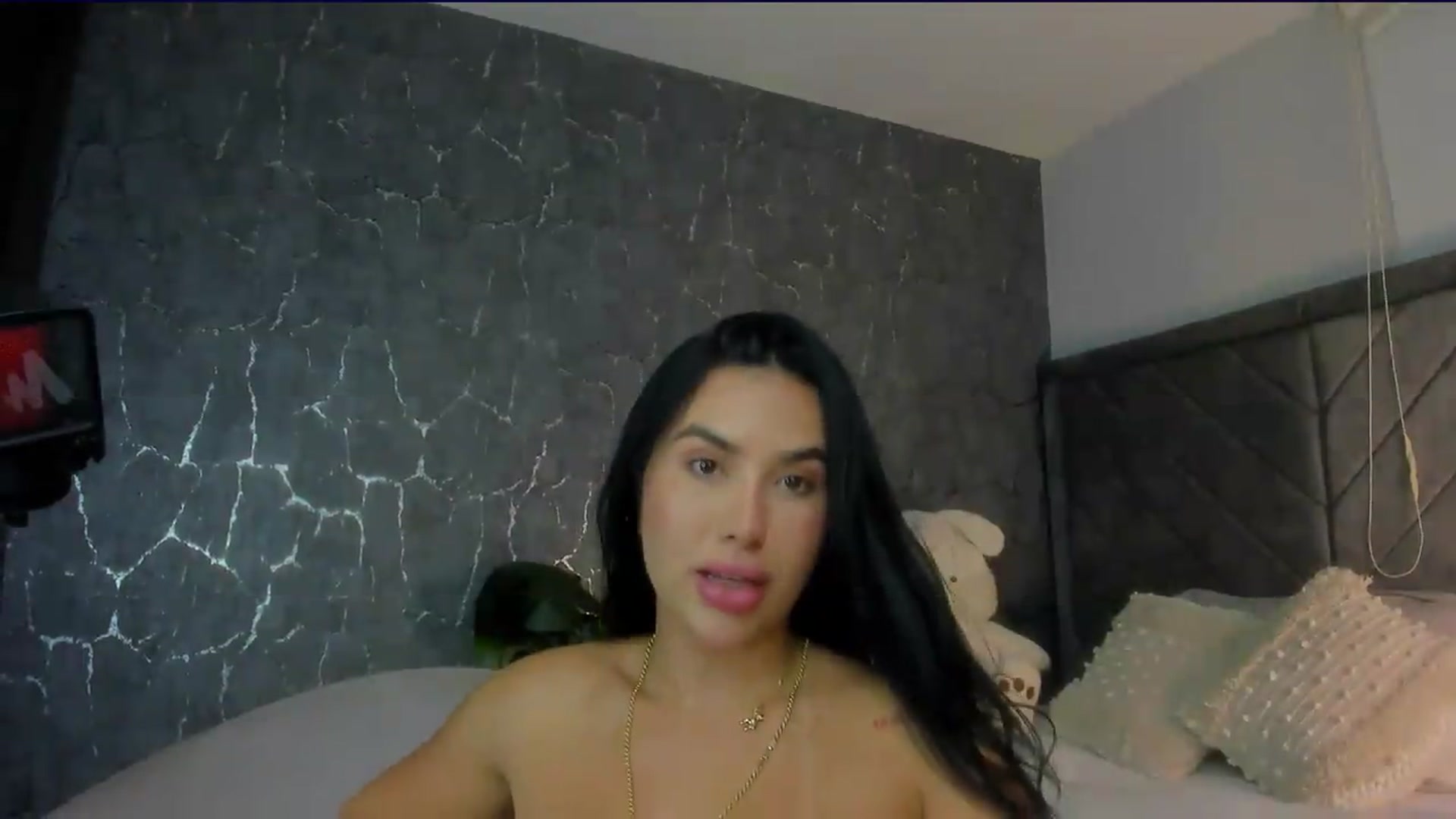 Gallery image thumbnail from Caro_Cano's myfreecams stream on, 06/06/2026, 19:30 image 17 of 20