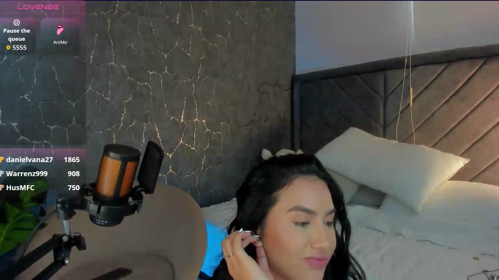 Gallery image thumbnail from Caro_Cano's myfreecams stream on, 06/11/2026, 20:18 image 19 of 20