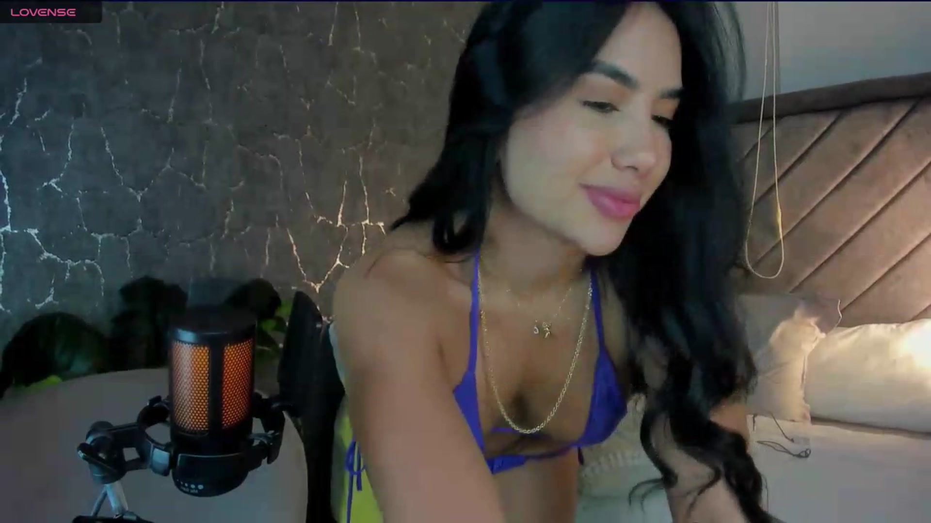 Gallery image thumbnail from Caro_Cano's myfreecams stream on, 06/22/2026, 02:13 image 17 of 20