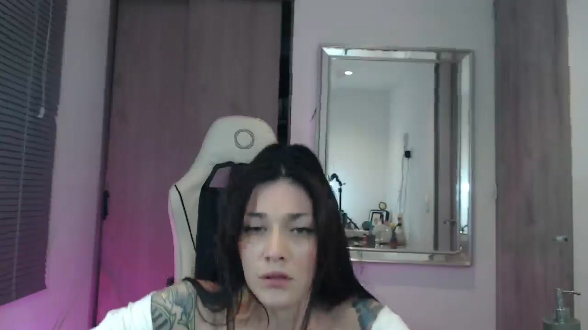 Gallery image thumbnail from CarolBee's myfreecams stream on, 10/16/2025, 09:34 image 14 of 20