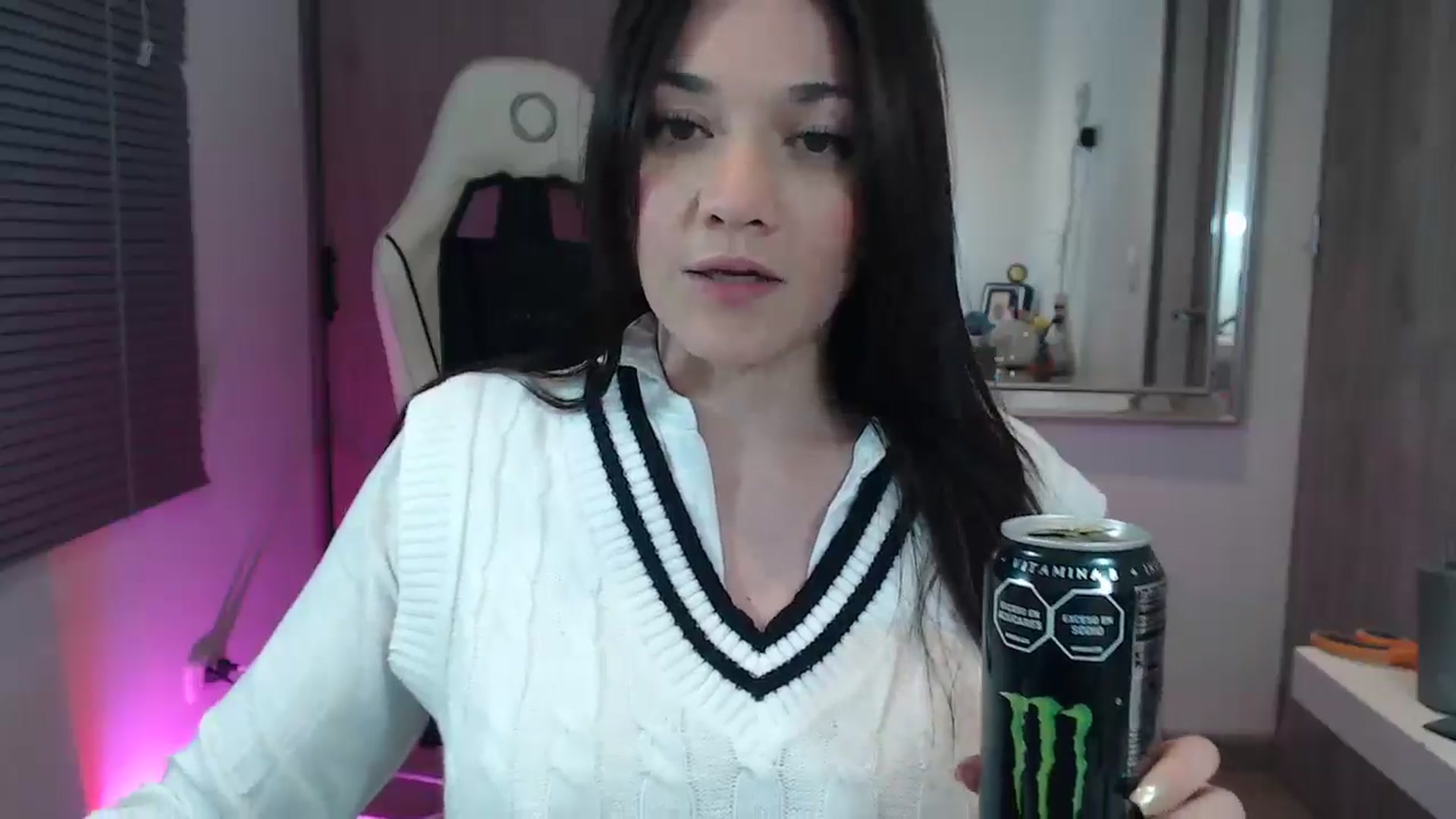 Gallery image thumbnail from CarolBee's myfreecams stream on, 10/16/2025, 10:16 image 13 of 20