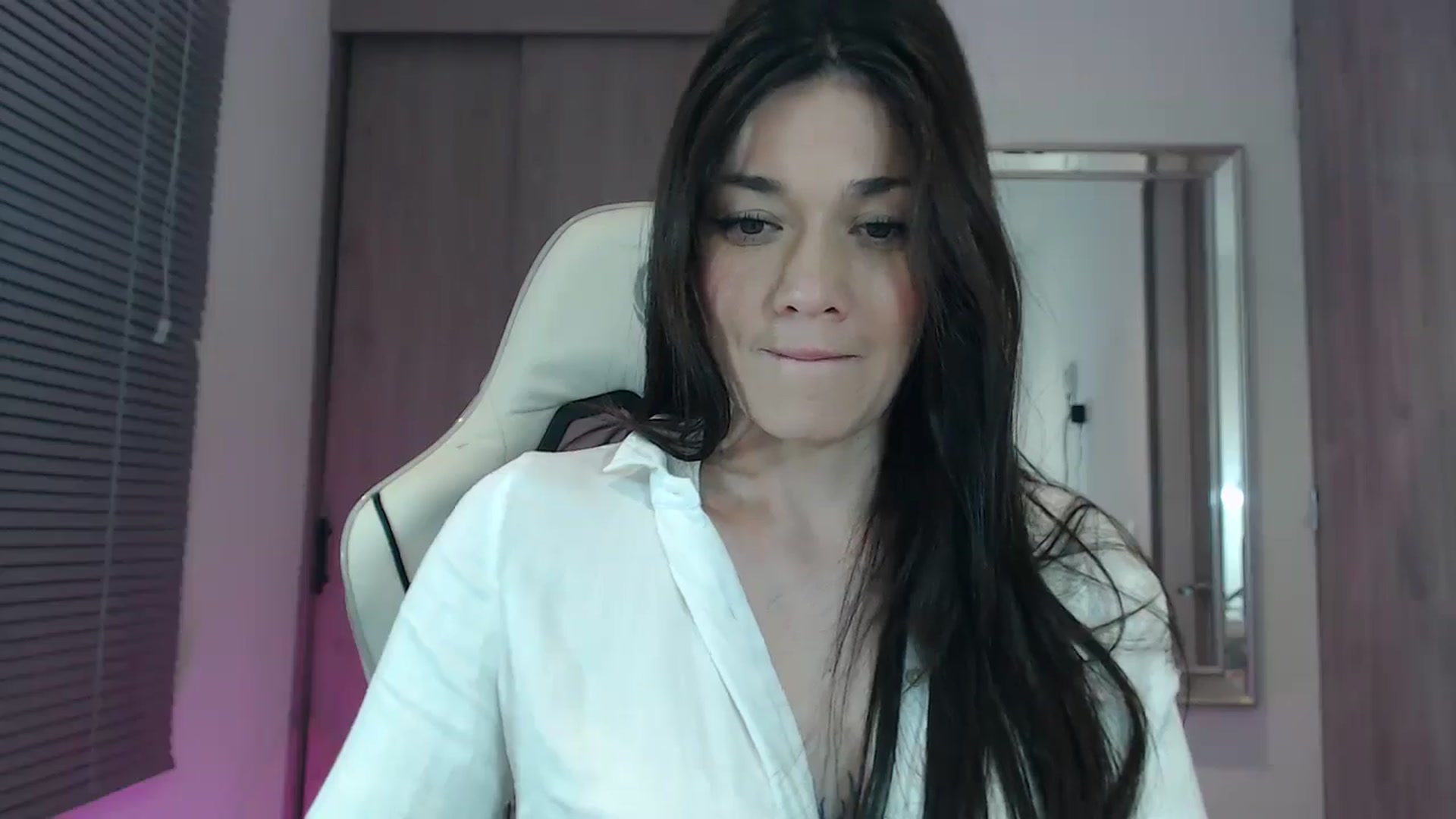 Gallery image thumbnail from CarolBee's myfreecams stream on, 10/16/2025, 10:16 image 6 of 20