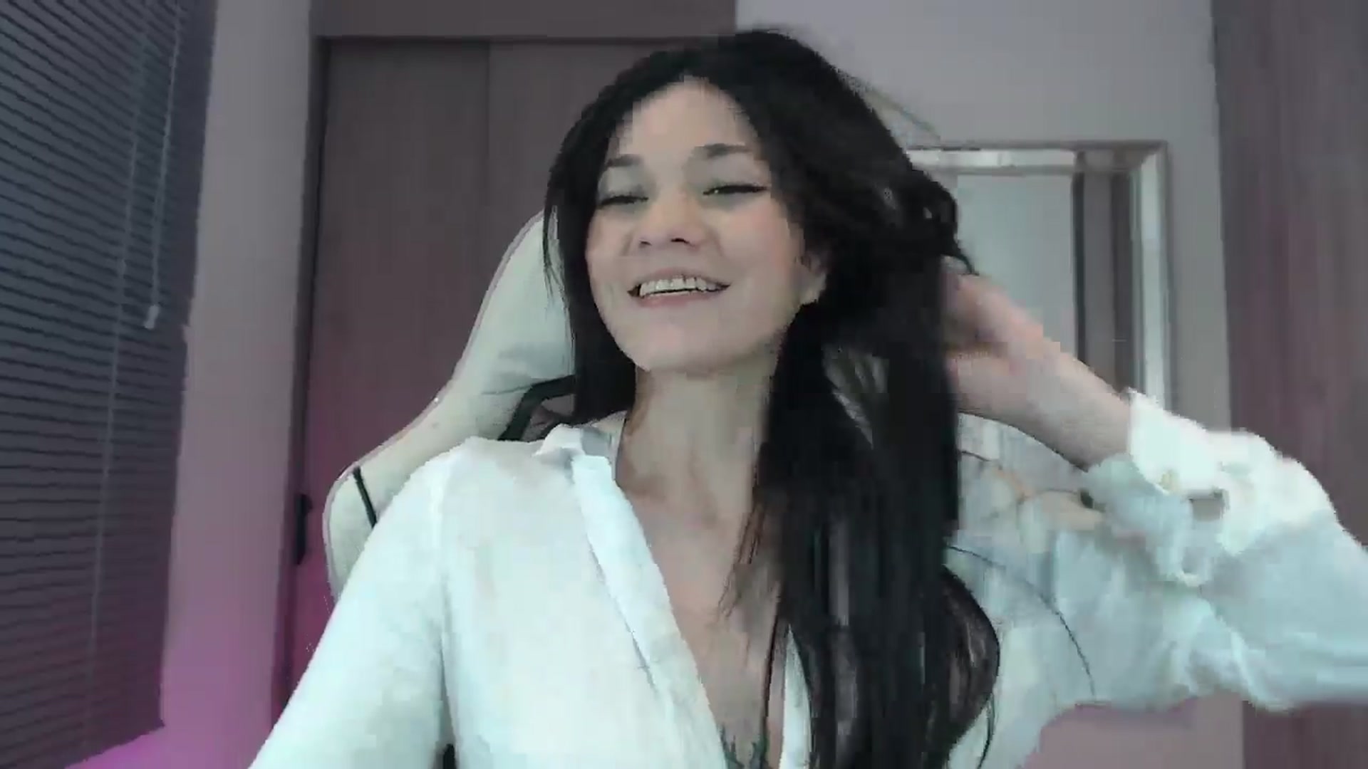 Gallery image thumbnail from CarolBee's myfreecams stream on, 10/16/2025, 10:16 image 5 of 20