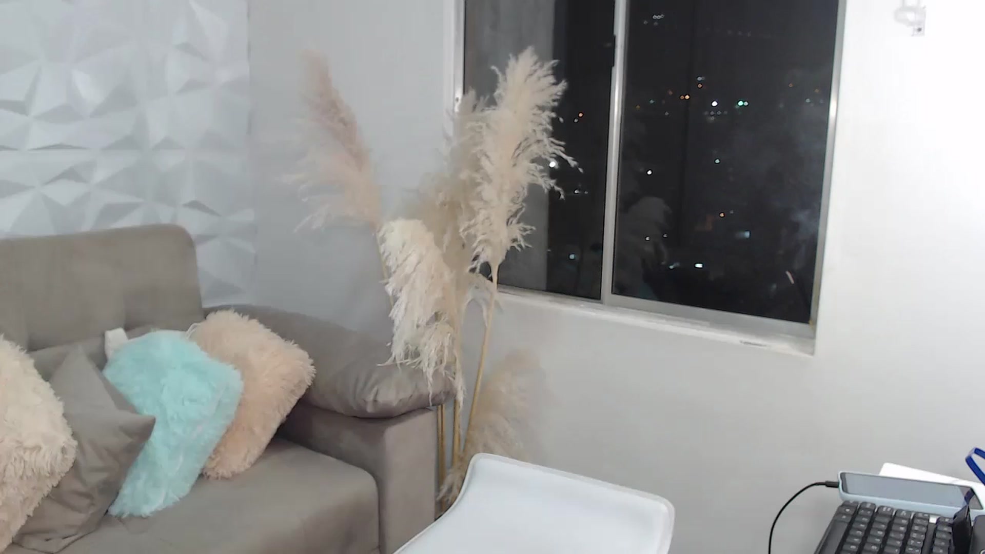Gallery image thumbnail from Carolbtch's myfreecams stream on, 02/27/2023, 03:43 image 2 of 20
