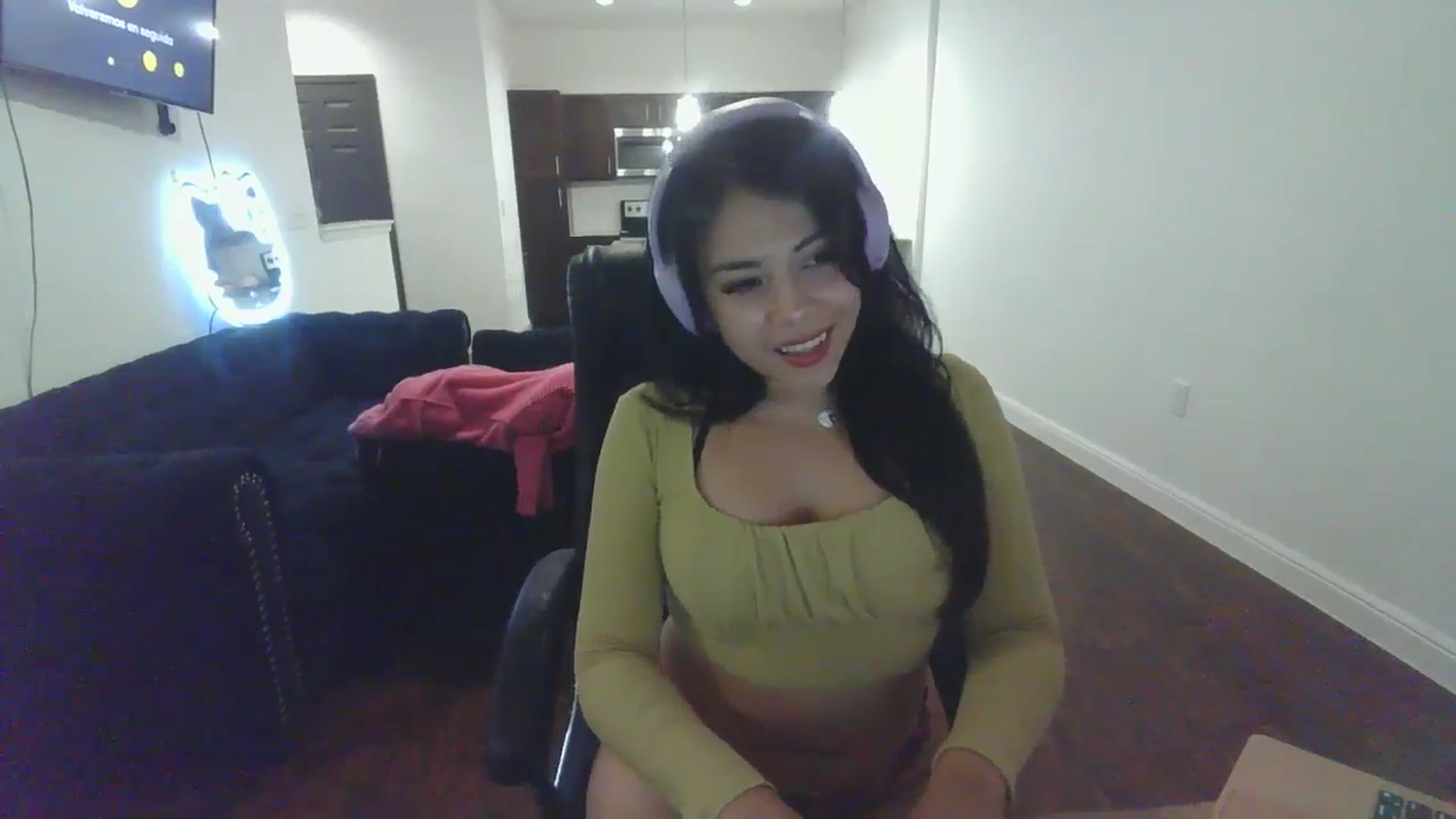 Gallery image thumbnail from CarolinaAmore's myfreecams stream on, 06/06/2025, 07:44 image 4 of 20