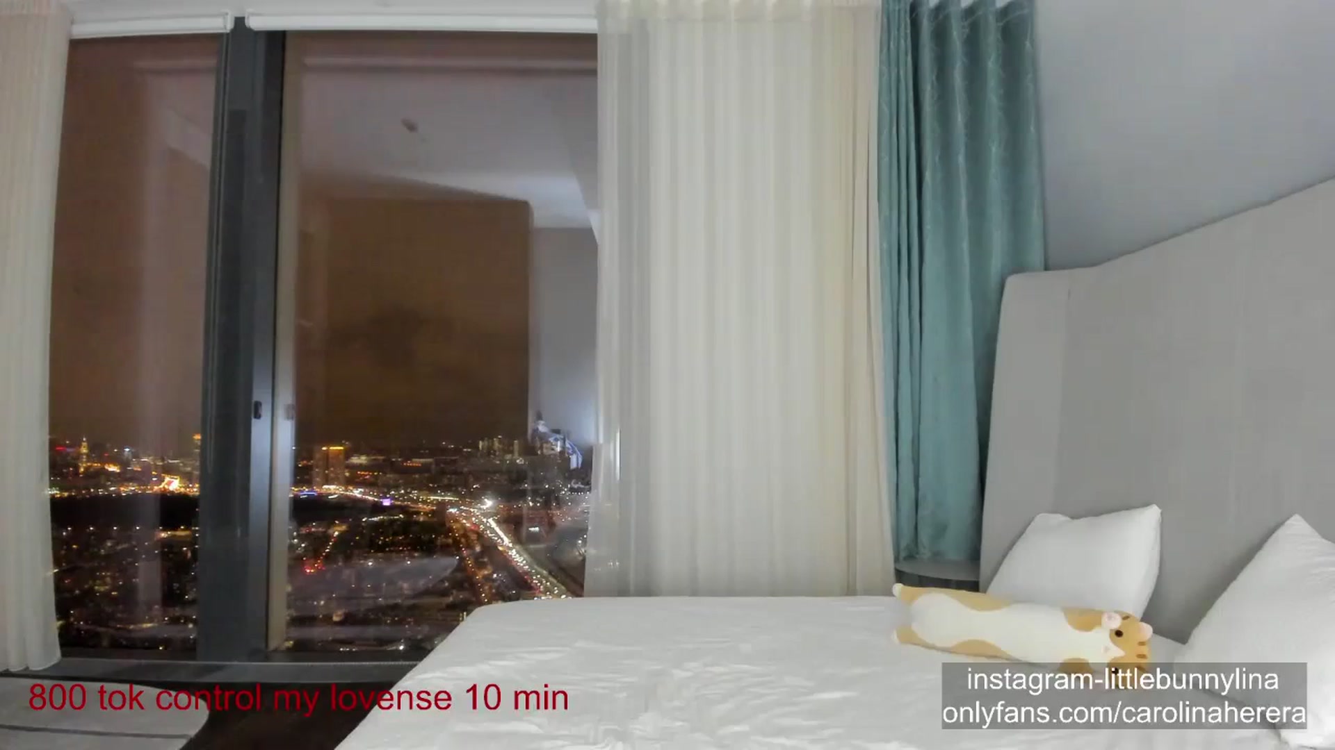 Gallery image thumbnail from CarolinaHerer's myfreecams stream on, 12/27/2023, 17:21 image 4 of 20