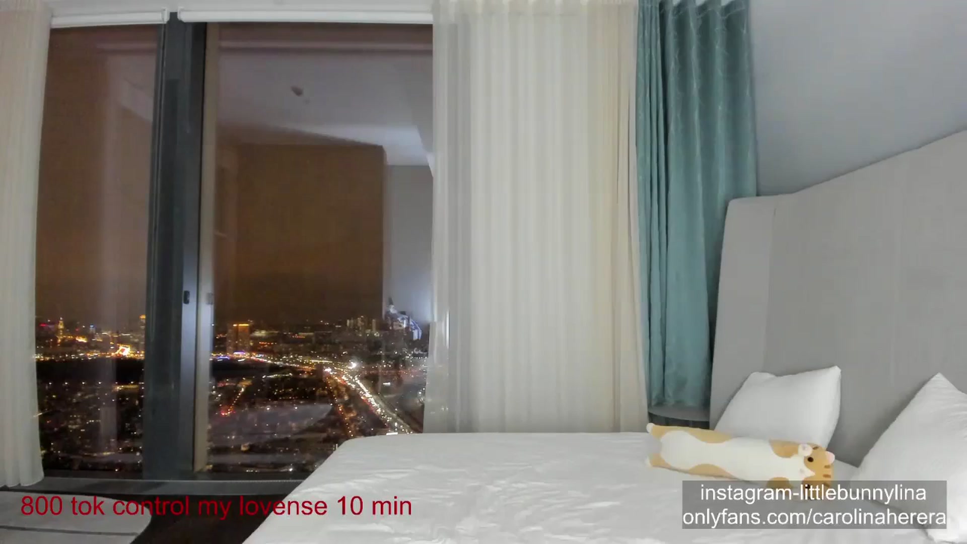 Gallery image thumbnail from CarolinaHerer's myfreecams stream on, 12/27/2023, 17:21 image 1 of 20