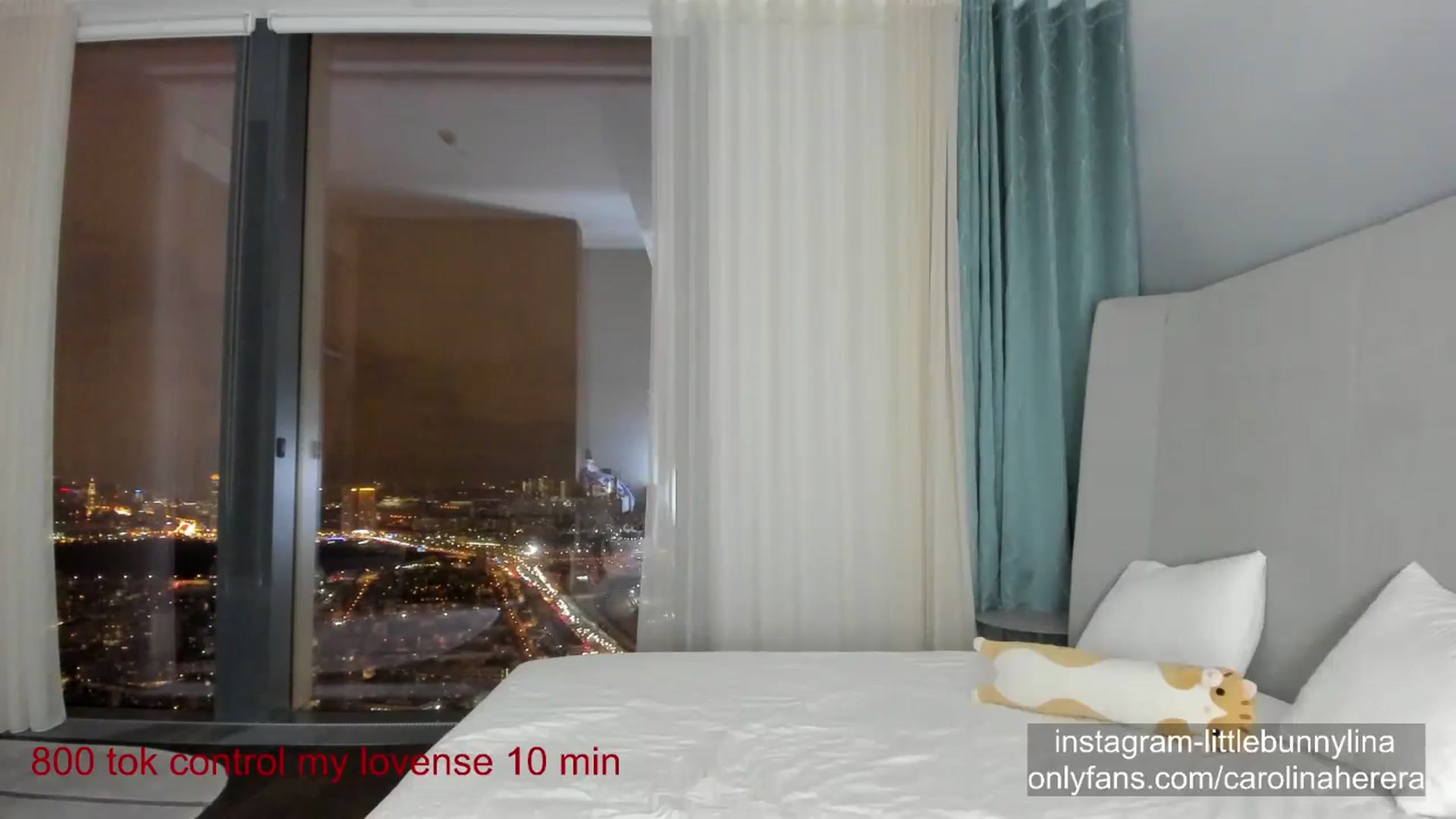 Gallery image thumbnail from CarolinaHerer's myfreecams stream on, 12/27/2023, 17:21 image 7 of 20
