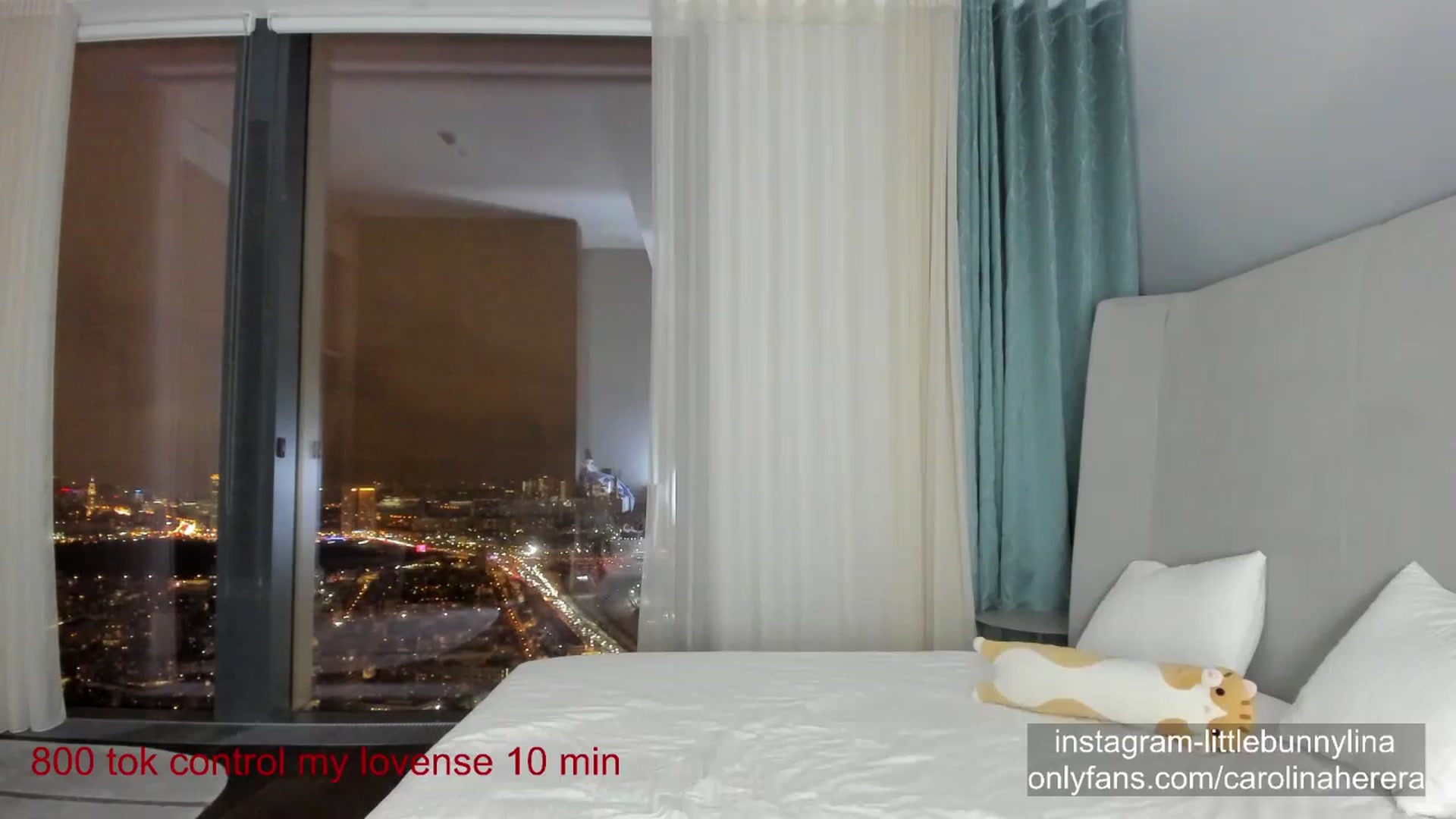 Gallery image thumbnail from CarolinaHerer's myfreecams stream on, 12/27/2023, 17:21 image 8 of 20