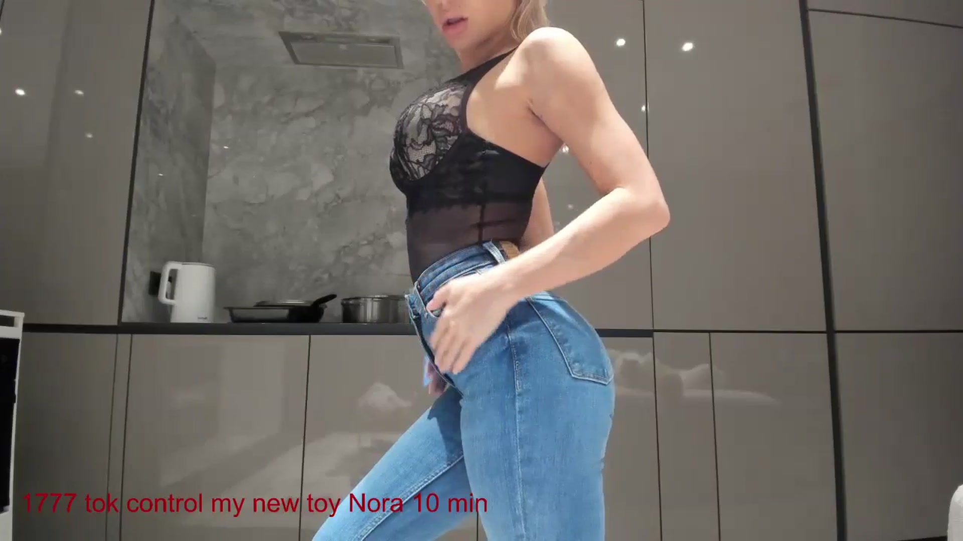 Gallery image thumbnail from CarolinaHerer's myfreecams stream on, 10/15/2024, 17:41 image 3 of 20
