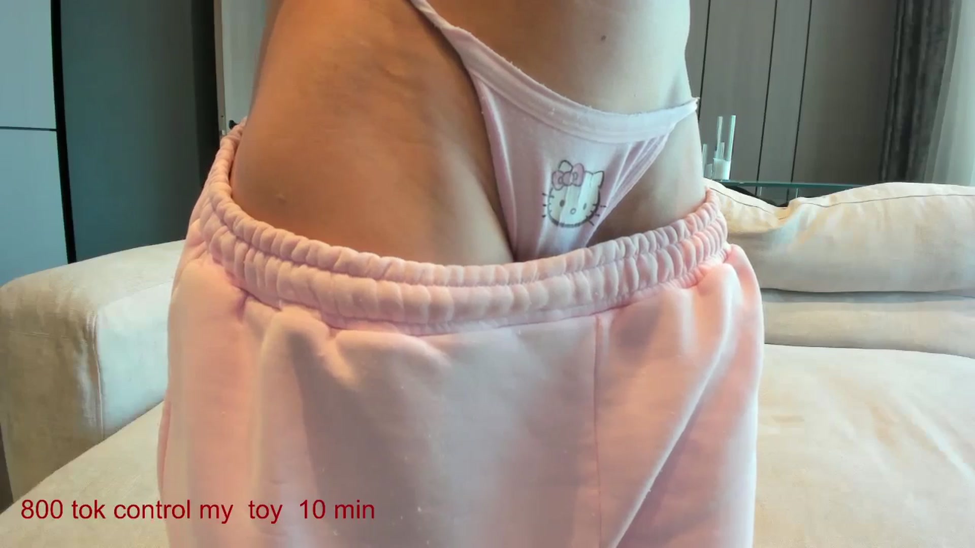 Gallery image thumbnail from CarolinaHerer's myfreecams stream on, 12/05/2024, 10:45 image 14 of 20