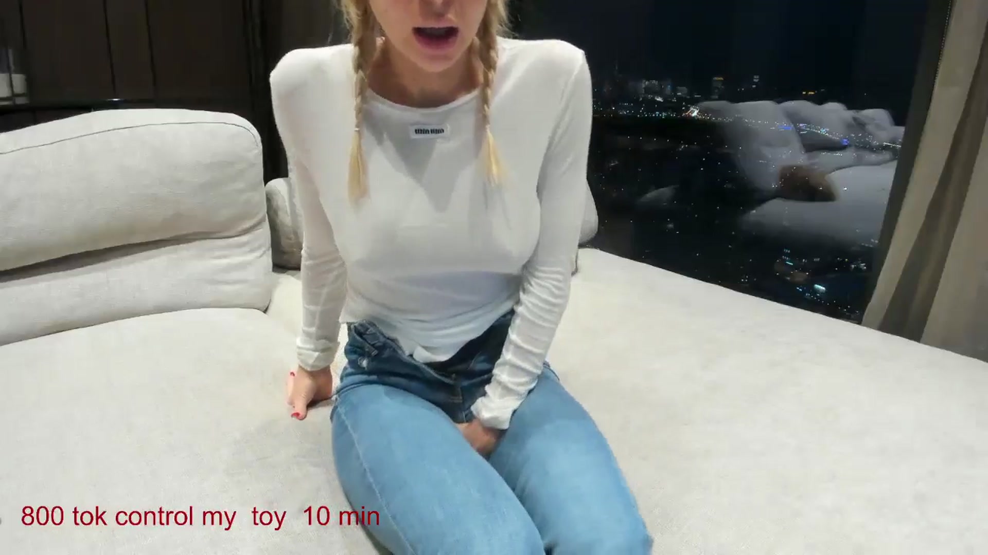 Gallery image thumbnail from CarolinaHerer's myfreecams stream on, 12/17/2024, 14:22 image 12 of 20