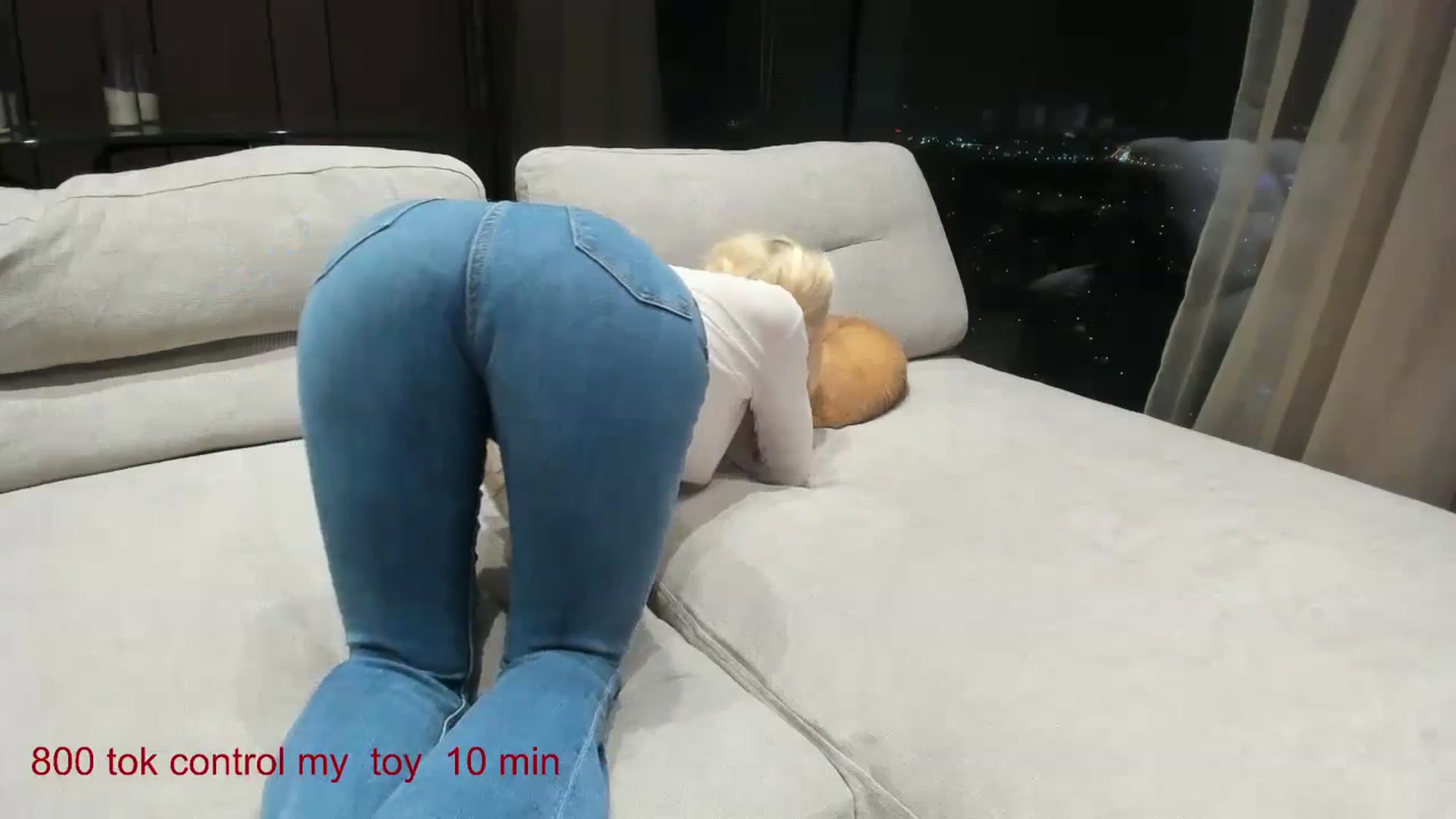 Gallery image thumbnail from CarolinaHerer's myfreecams stream on, 12/18/2024, 18:40 image 15 of 20