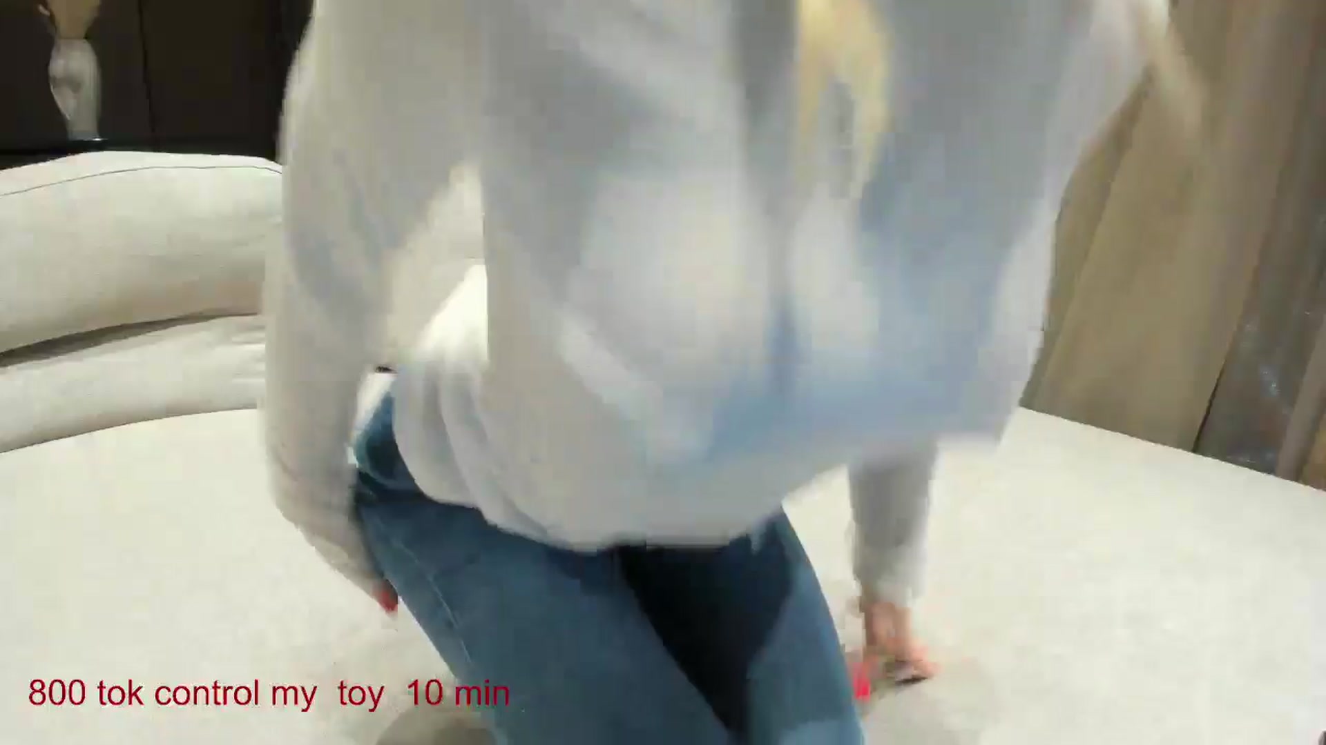 Gallery image thumbnail from CarolinaHerer's myfreecams stream on, 12/25/2024, 15:15 image 8 of 20