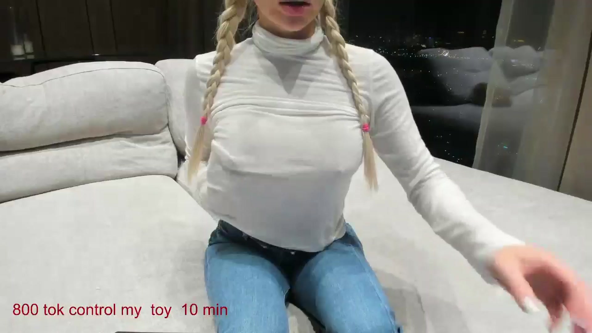 Gallery image thumbnail from CarolinaHerer's myfreecams stream on, 02/28/2025, 16:41 image 6 of 20