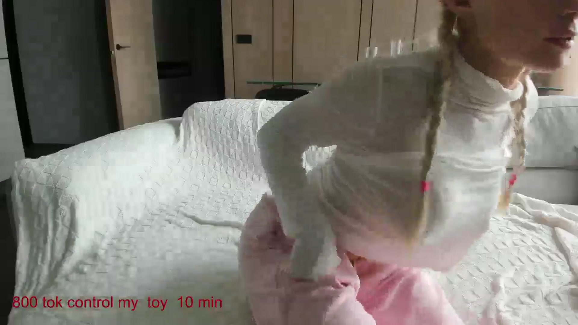 Gallery image thumbnail from CarolinaHerer's myfreecams stream on, 06/07/2025, 10:33 image 10 of 20