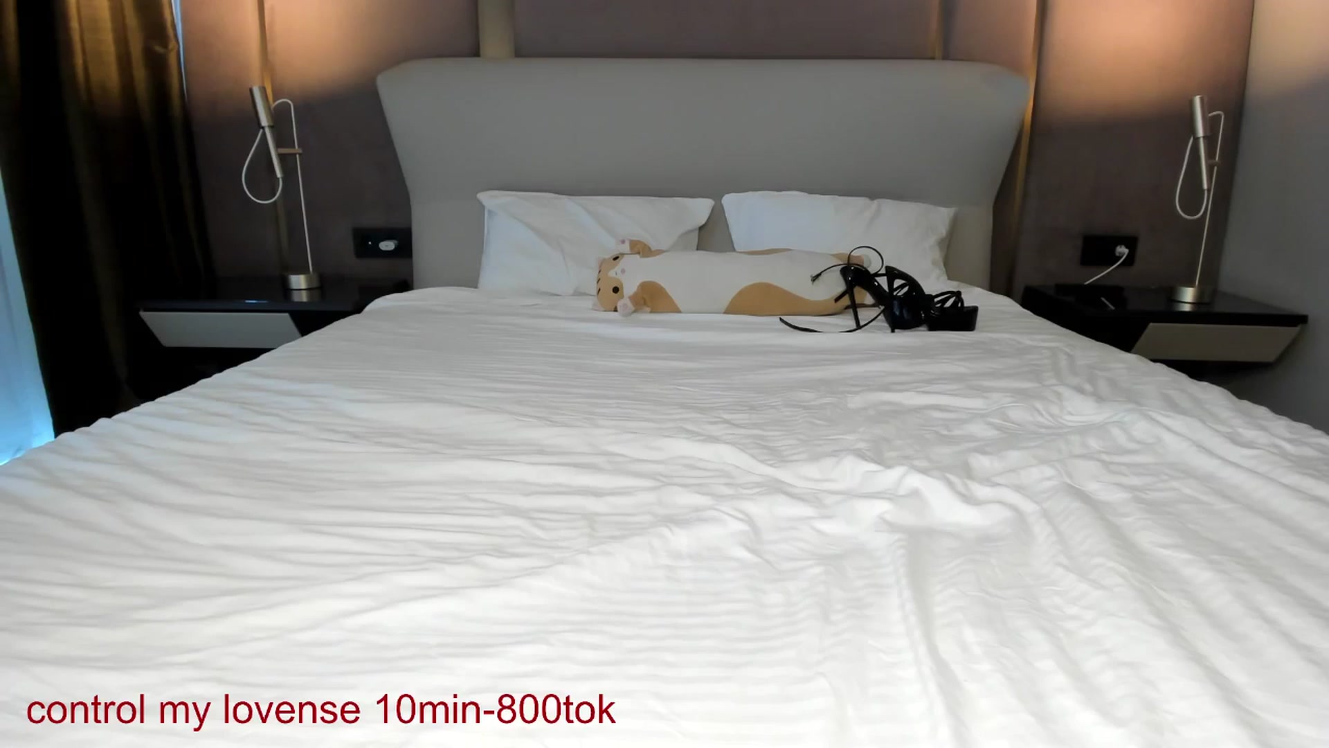Gallery image thumbnail from CarolinaHerer's myfreecams stream on, 04/18/2026, 08:13 image 6 of 20