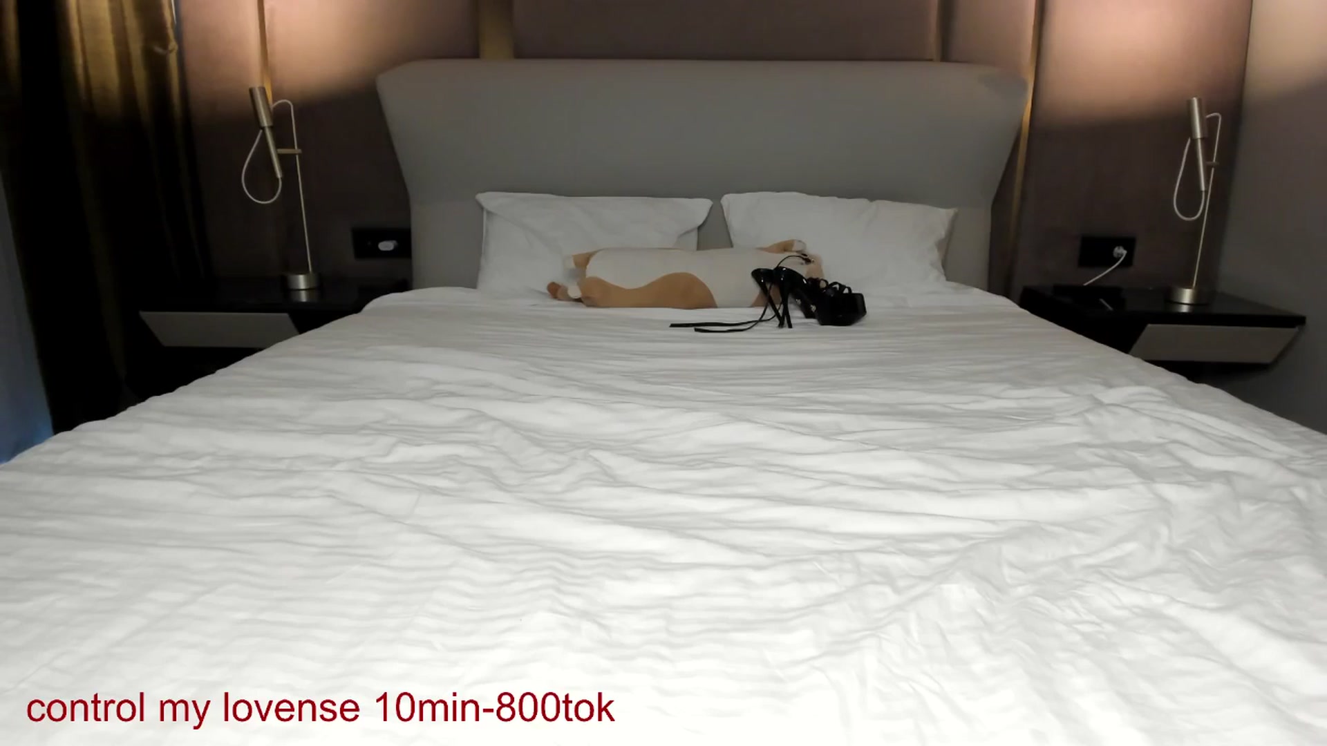 Gallery image thumbnail from CarolinaHerer's myfreecams stream on, 04/18/2026, 13:41 image 11 of 20