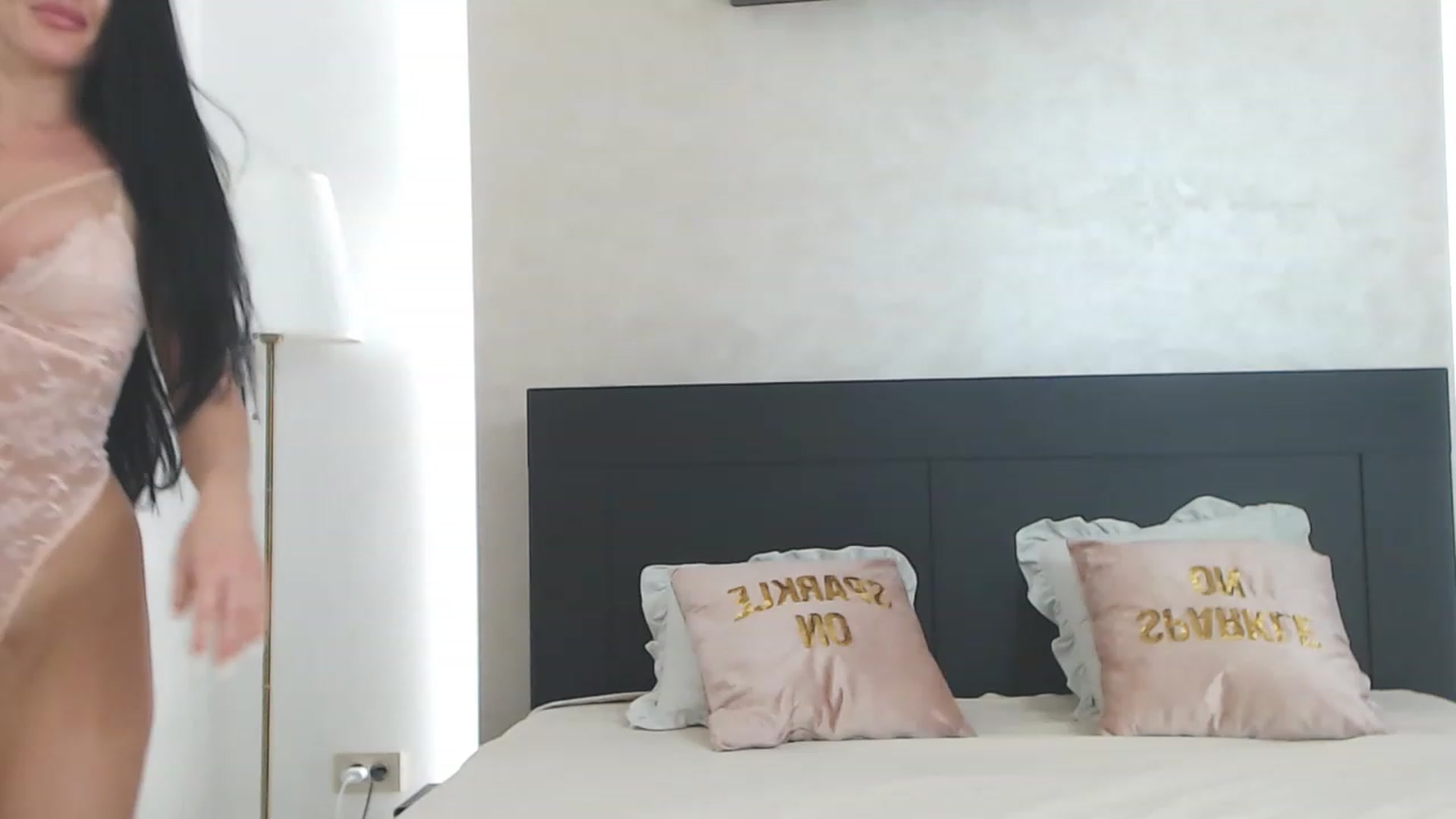 Gallery image thumbnail from CarolinaZaf's myfreecams stream on, 02/19/2023, 18:22 image 17 of 20