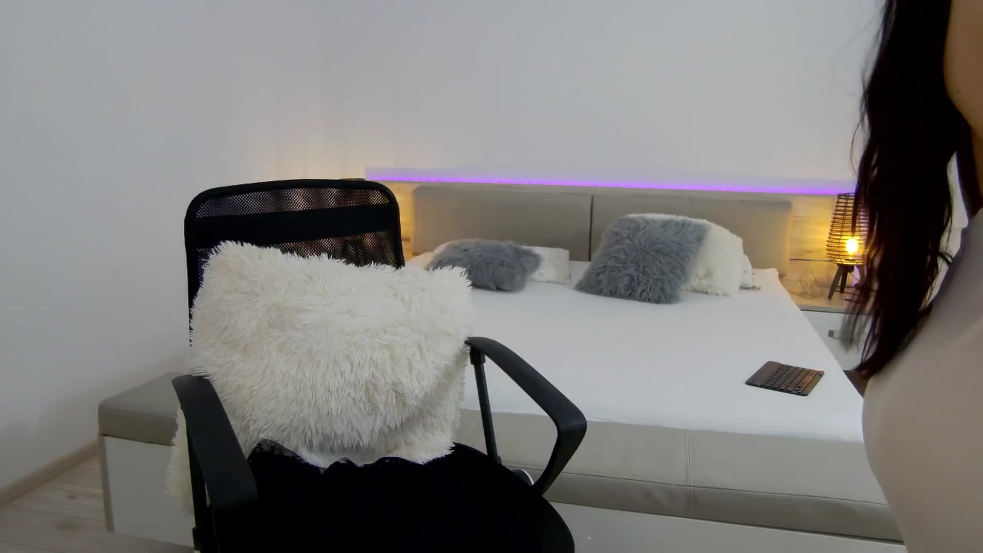 Gallery image thumbnail from CarolinaZaf's myfreecams stream on, 03/22/2026, 11:53 image 4 of 20
