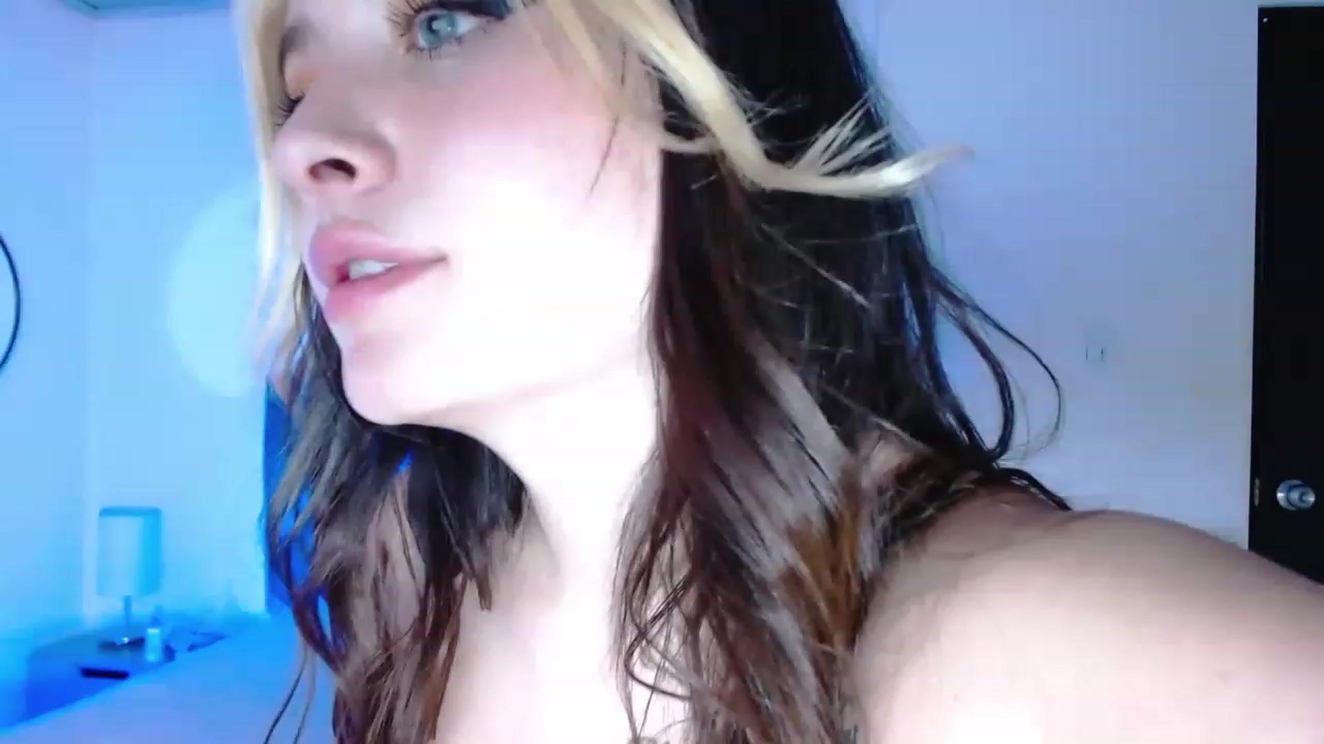 Gallery image thumbnail from CarolineJames's myfreecams stream on, 08/17/2023, 13:37 image 16 of 20