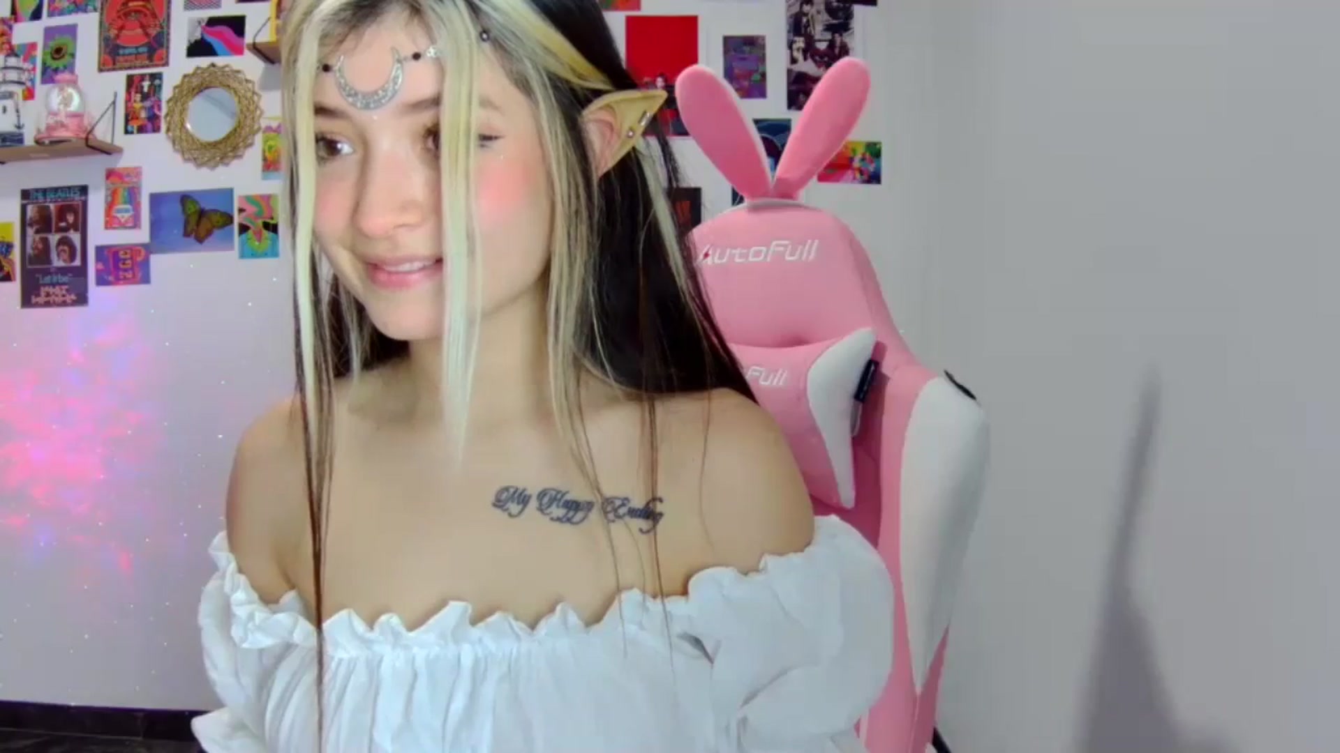 Gallery image thumbnail from CarolineJames's myfreecams stream on, 06/25/2024, 19:00 image 3 of 20