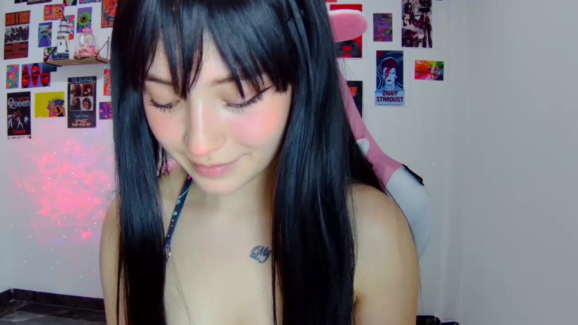 Gallery image thumbnail from CarolineJames's myfreecams stream on, 07/03/2024, 18:52 image 10 of 20