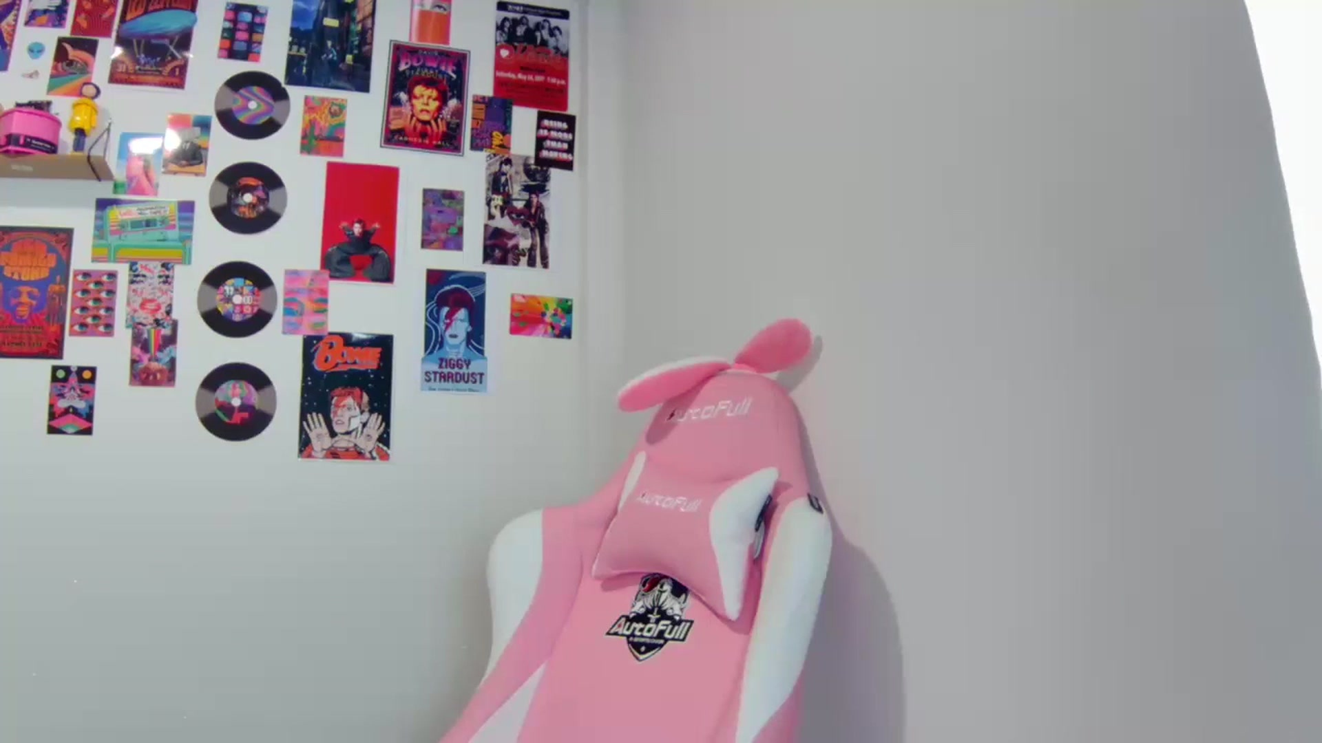 Gallery image thumbnail from CarolineJames's myfreecams stream on, 07/03/2024, 18:52 image 18 of 20