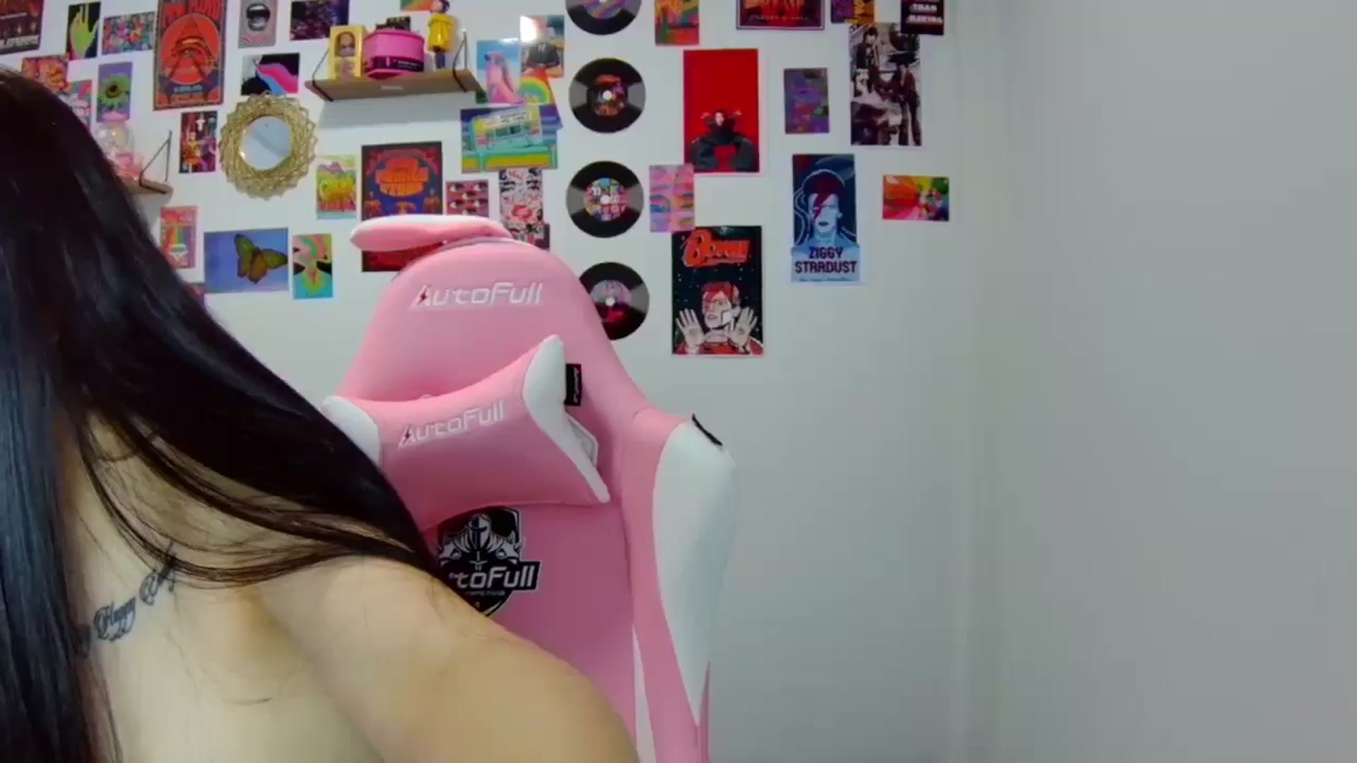 Gallery image thumbnail from CarolineJames's myfreecams stream on, 08/08/2024, 20:03 image 9 of 20