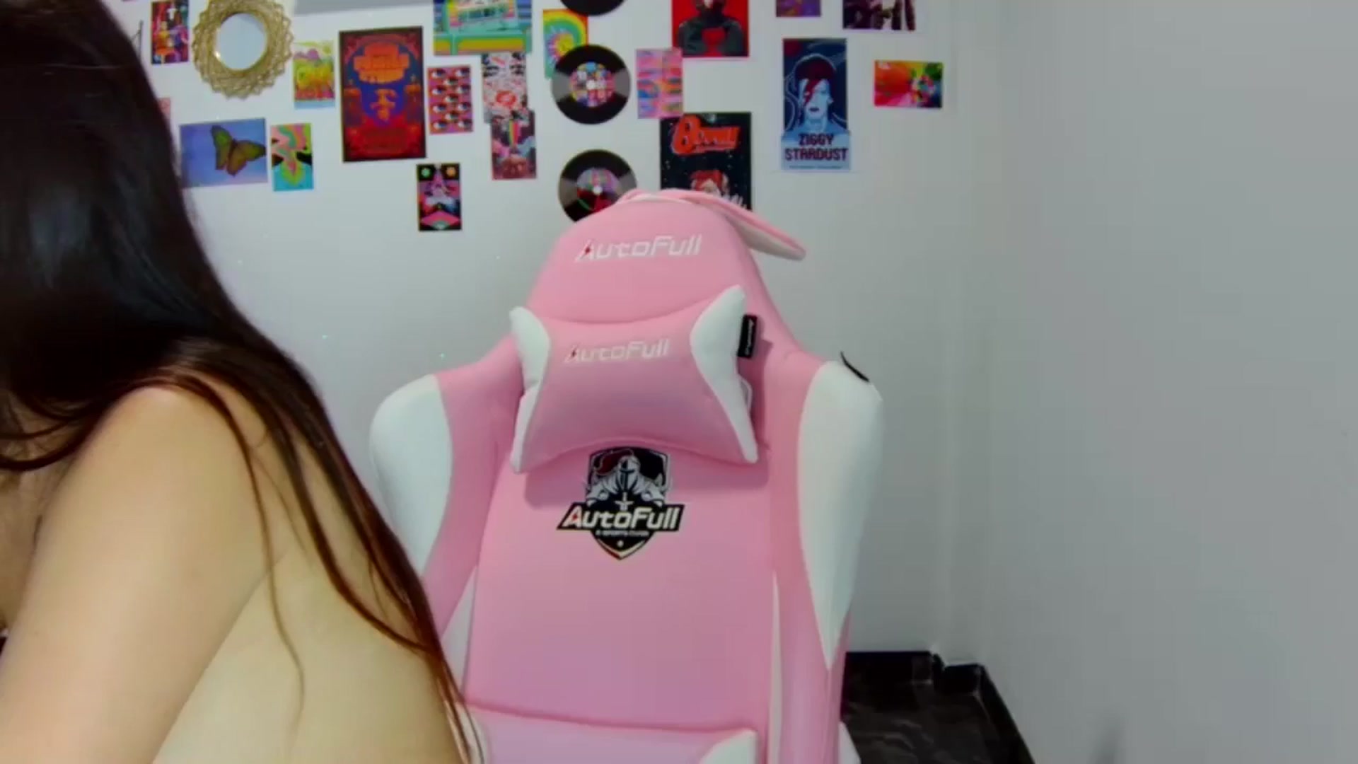 Gallery image thumbnail from CarolineJames's myfreecams stream on, 10/17/2024, 23:24 image 2 of 20