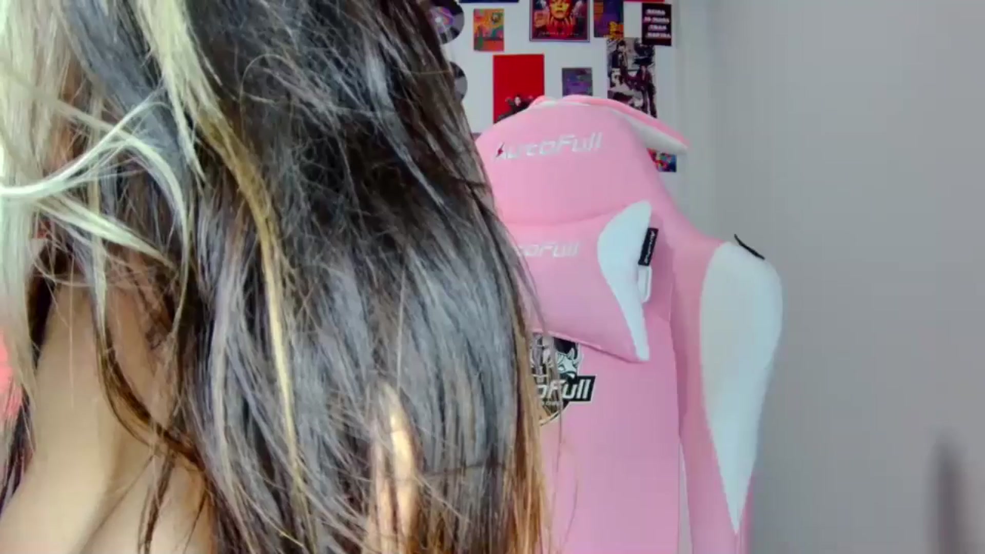 Gallery image thumbnail from CarolineJames's myfreecams stream on, 10/17/2024, 23:24 image 19 of 20