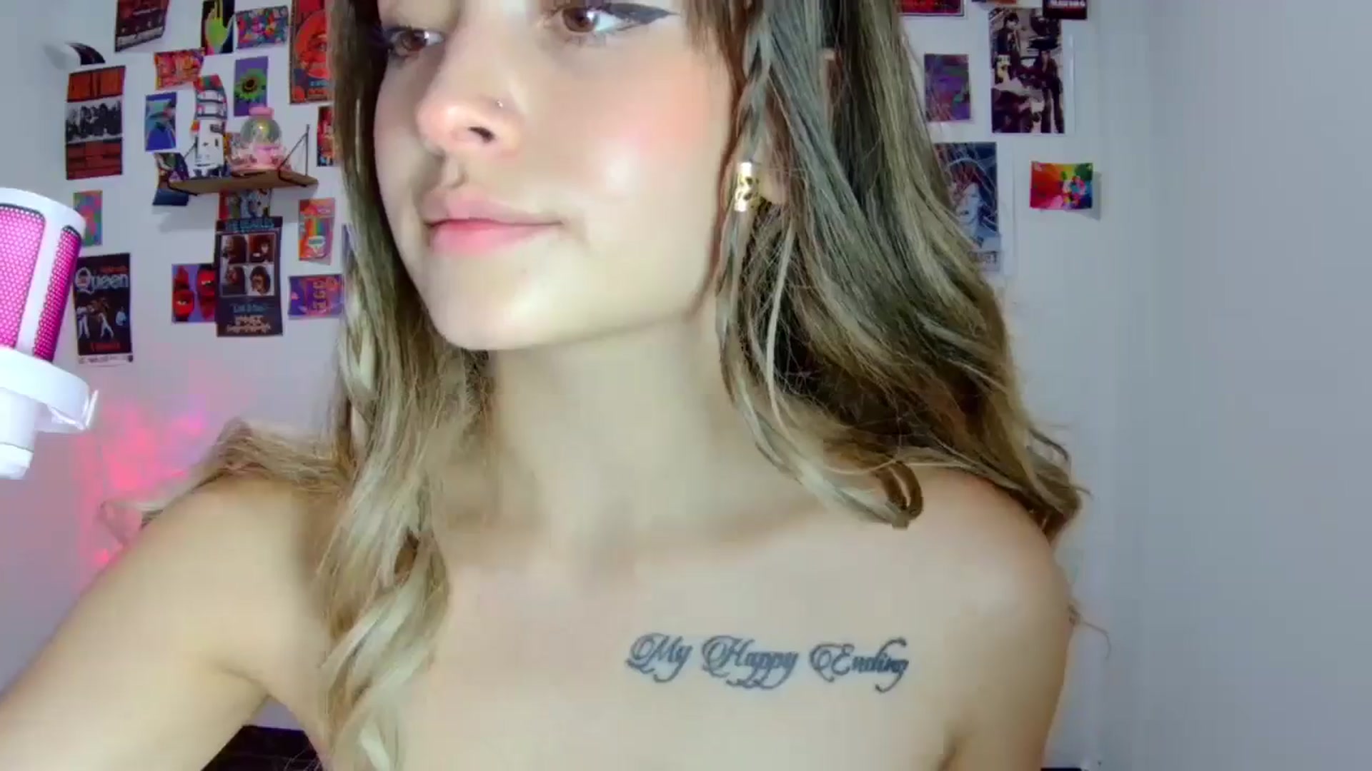 Gallery image thumbnail from CarolineJames's myfreecams stream on, 11/14/2024, 21:04 image 15 of 20