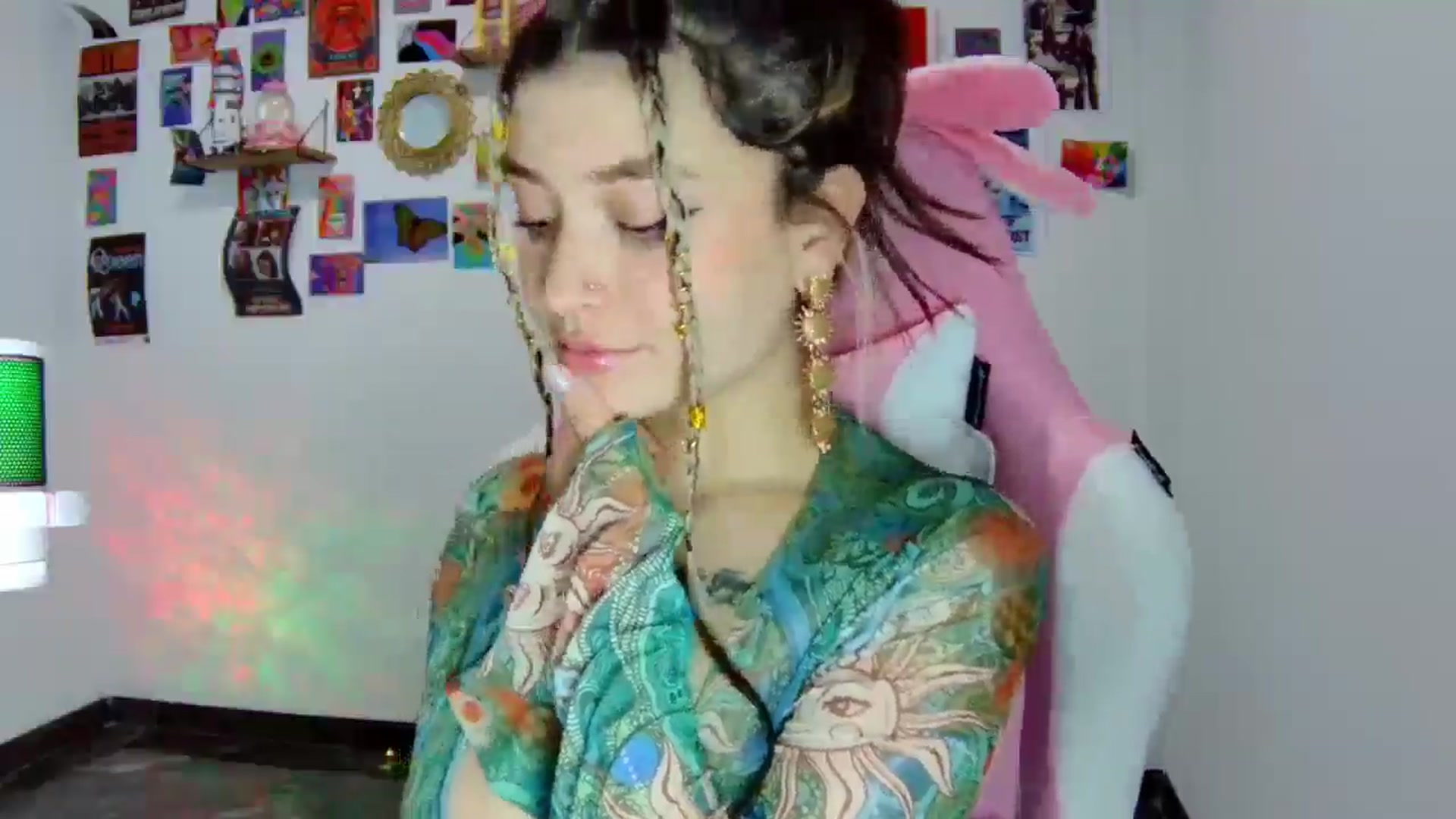 Gallery image thumbnail from CarolineJames's myfreecams stream on, 01/19/2025, 21:05 image 2 of 20