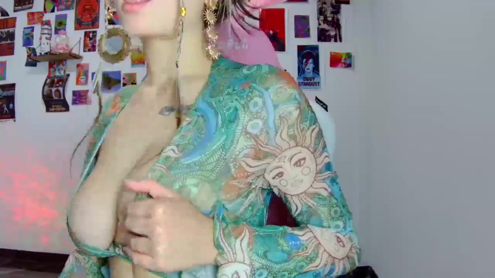 Gallery image thumbnail from CarolineJames's myfreecams stream on, 01/19/2025, 21:05 image 17 of 20