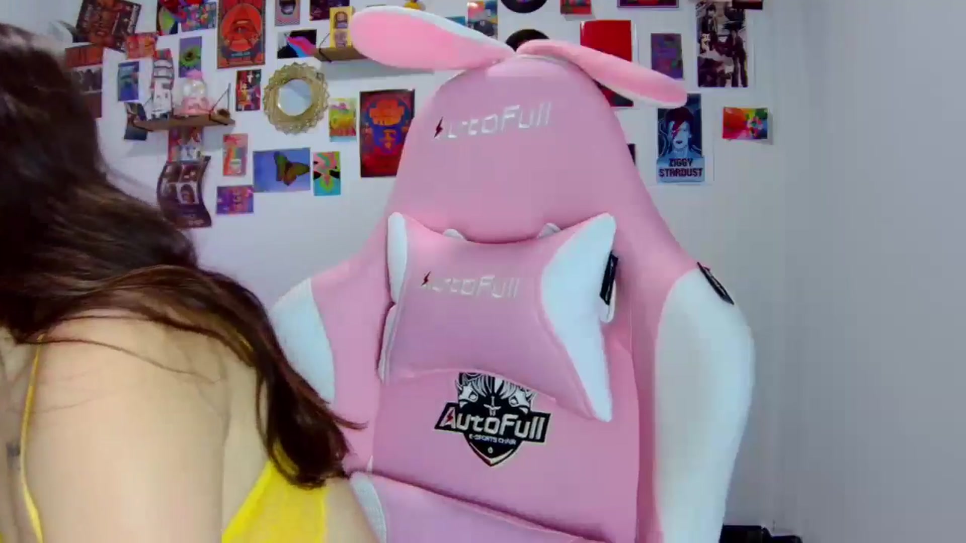 Gallery image thumbnail from CarolineJames's myfreecams stream on, 01/22/2025, 24:09 image 14 of 20