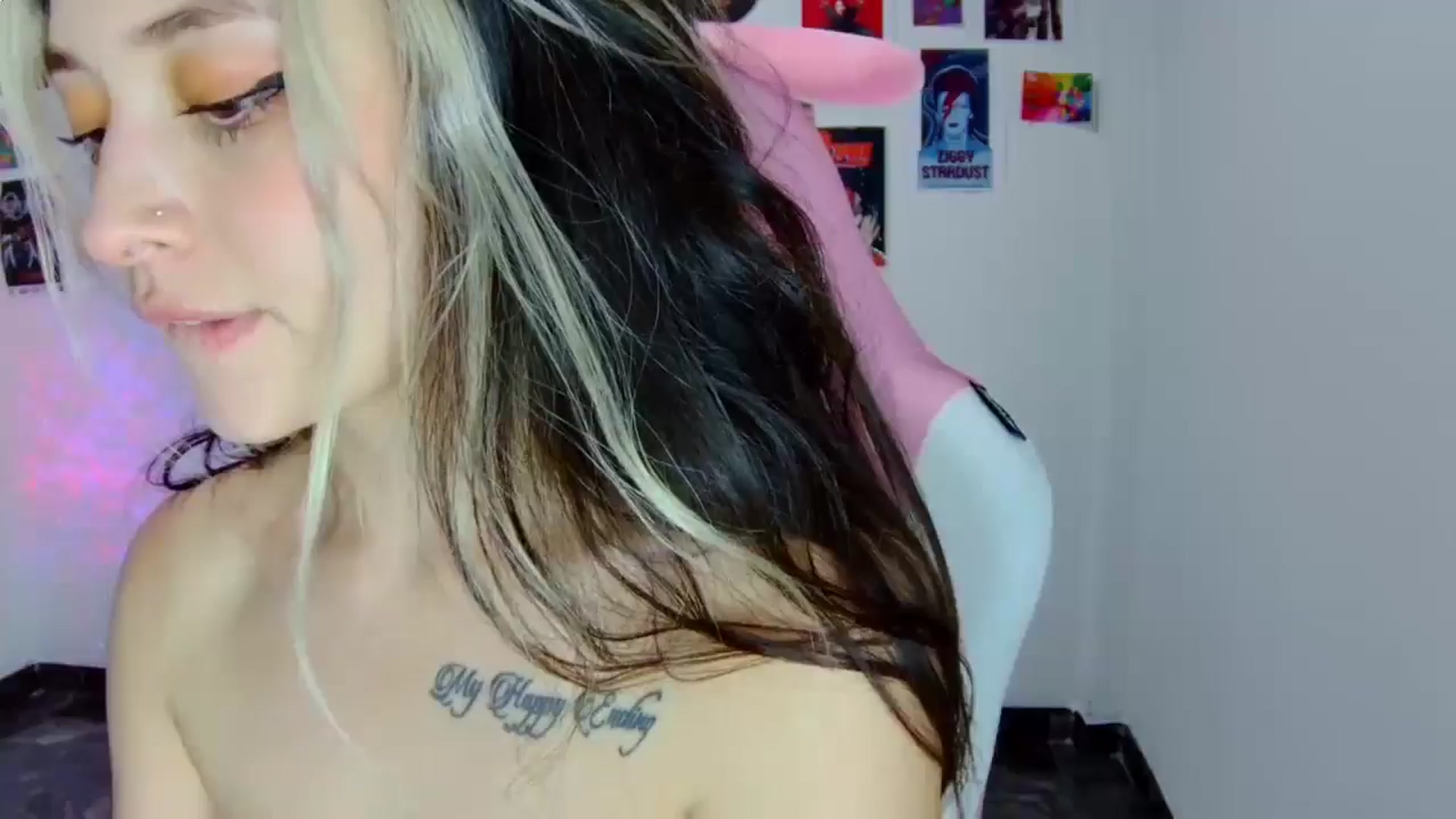 Gallery image thumbnail from CarolineJames's myfreecams stream on, 01/22/2025, 03:14 image 1 of 20