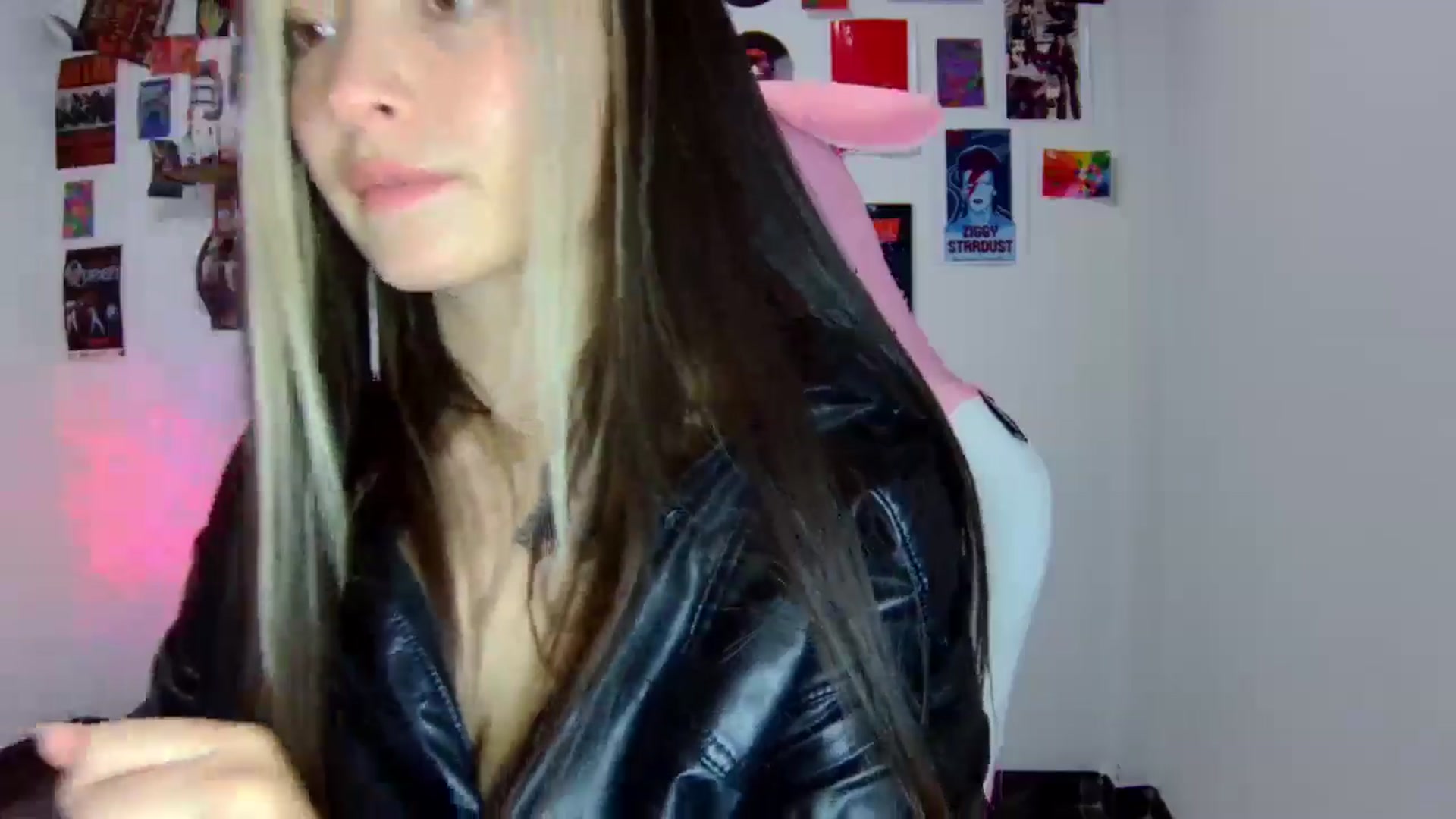 Gallery image thumbnail from CarolineJames's myfreecams stream on, 01/22/2025, 19:11 image 3 of 20