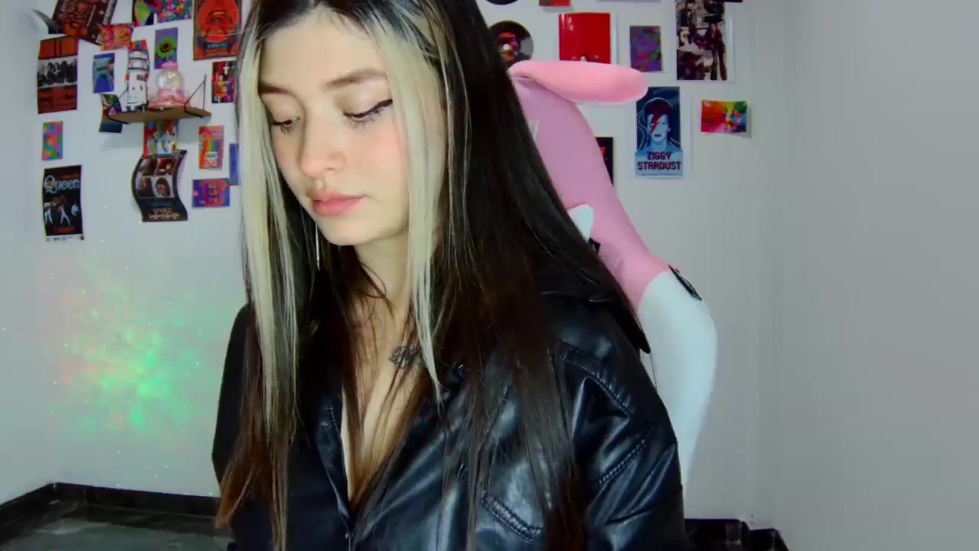 Gallery image thumbnail from CarolineJames's myfreecams stream on, 01/22/2025, 19:11 image 4 of 20
