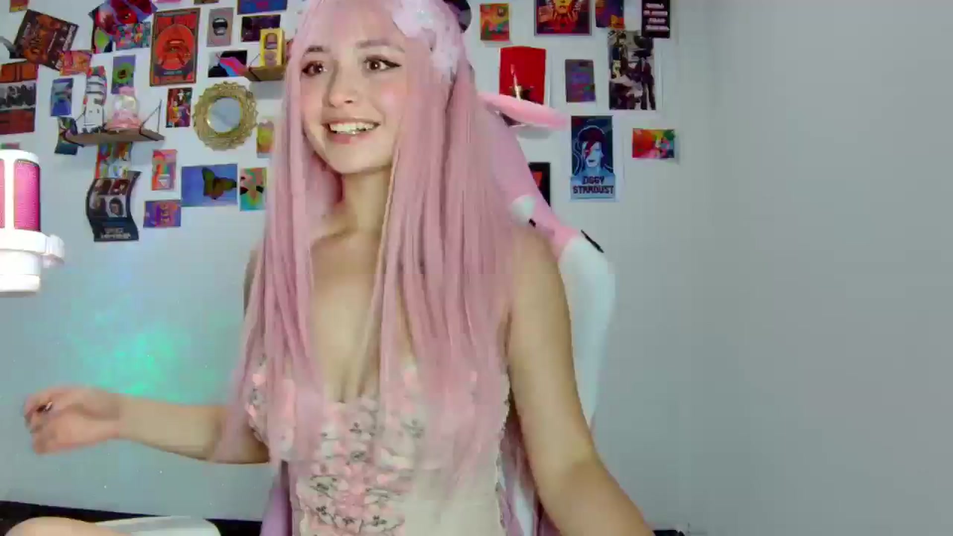 Gallery image thumbnail from CarolineJames's myfreecams stream on, 01/23/2025, 22:04 image 4 of 20