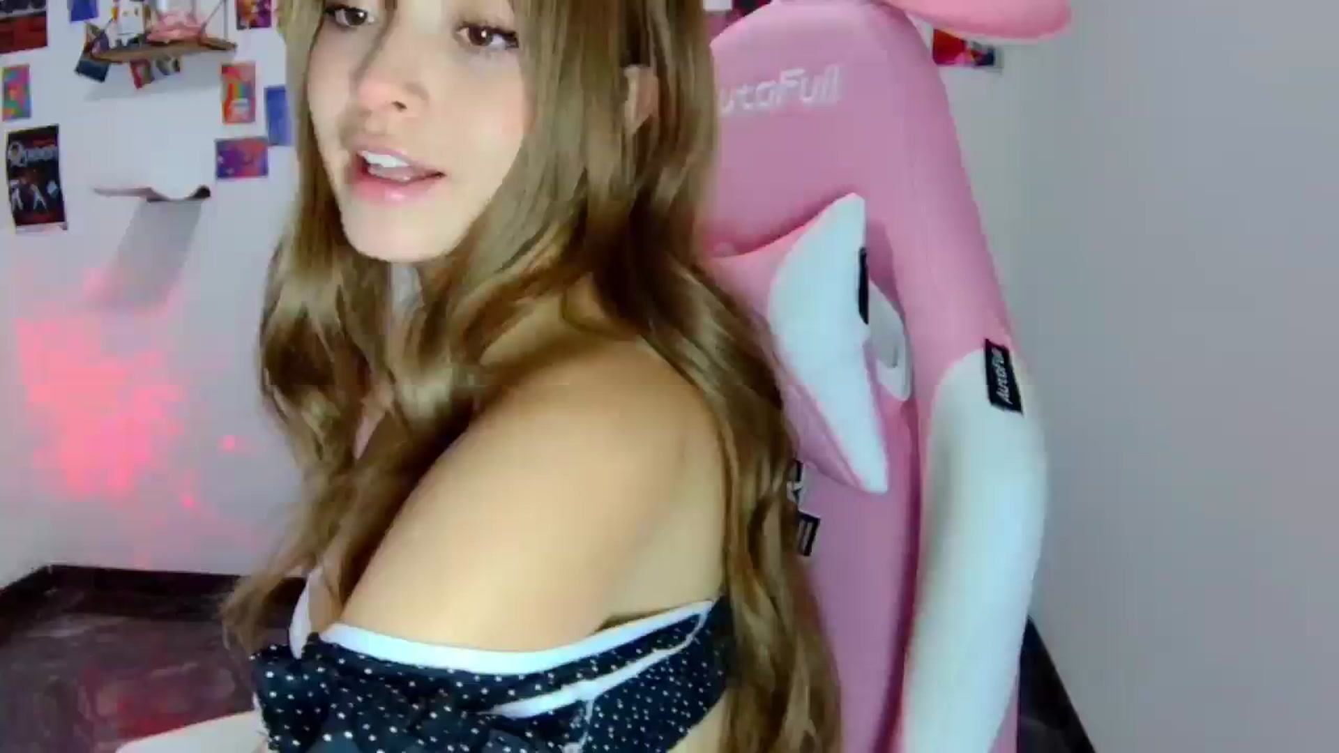 Gallery image thumbnail from CarolineJames's myfreecams stream on, 01/28/2025, 19:32 image 1 of 20