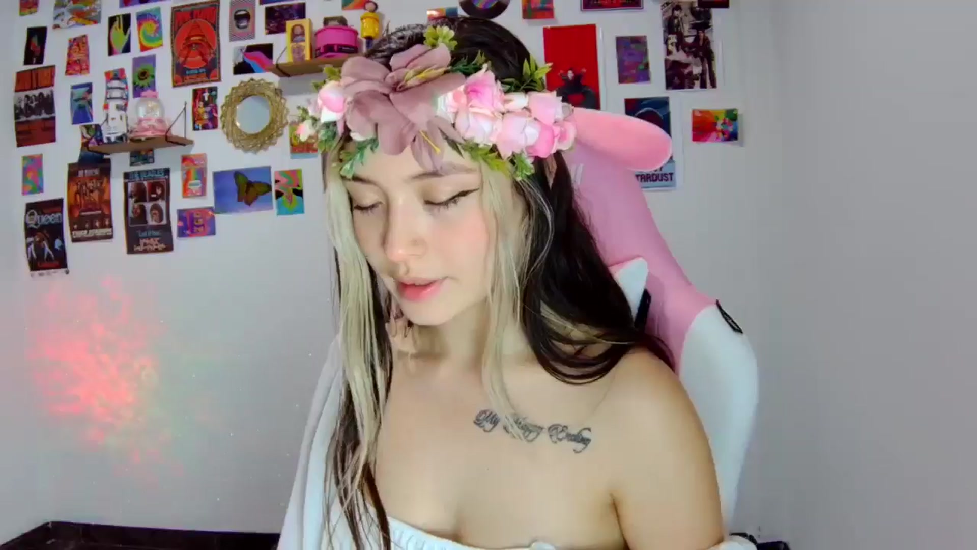 Gallery image thumbnail from CarolineJames's myfreecams stream on, 02/06/2025, 02:11 image 5 of 20