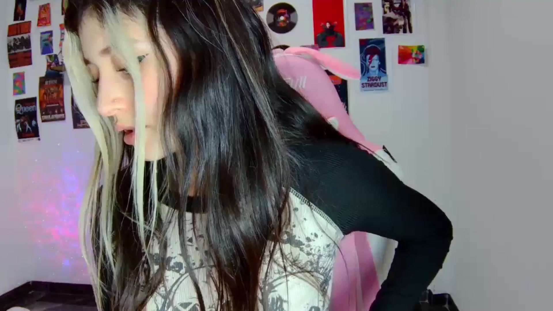 Gallery image thumbnail from CarolineJames's myfreecams stream on, 02/10/2025, 22:58 image 19 of 20