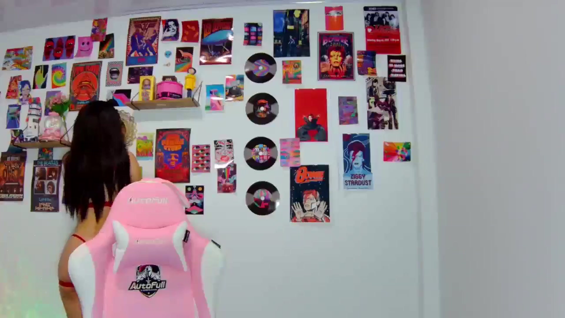 Gallery image thumbnail from CarolineJames's myfreecams stream on, 02/14/2025, 21:31 image 4 of 20