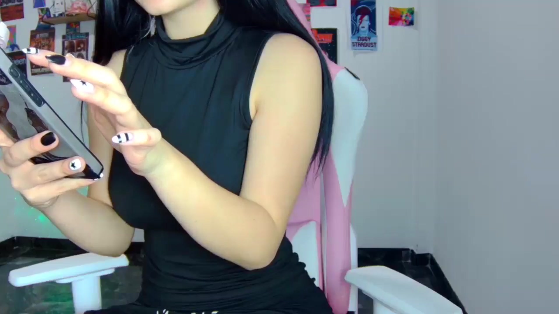 Gallery image thumbnail from CarolineJames's myfreecams stream on, 03/12/2025, 22:10 image 8 of 20